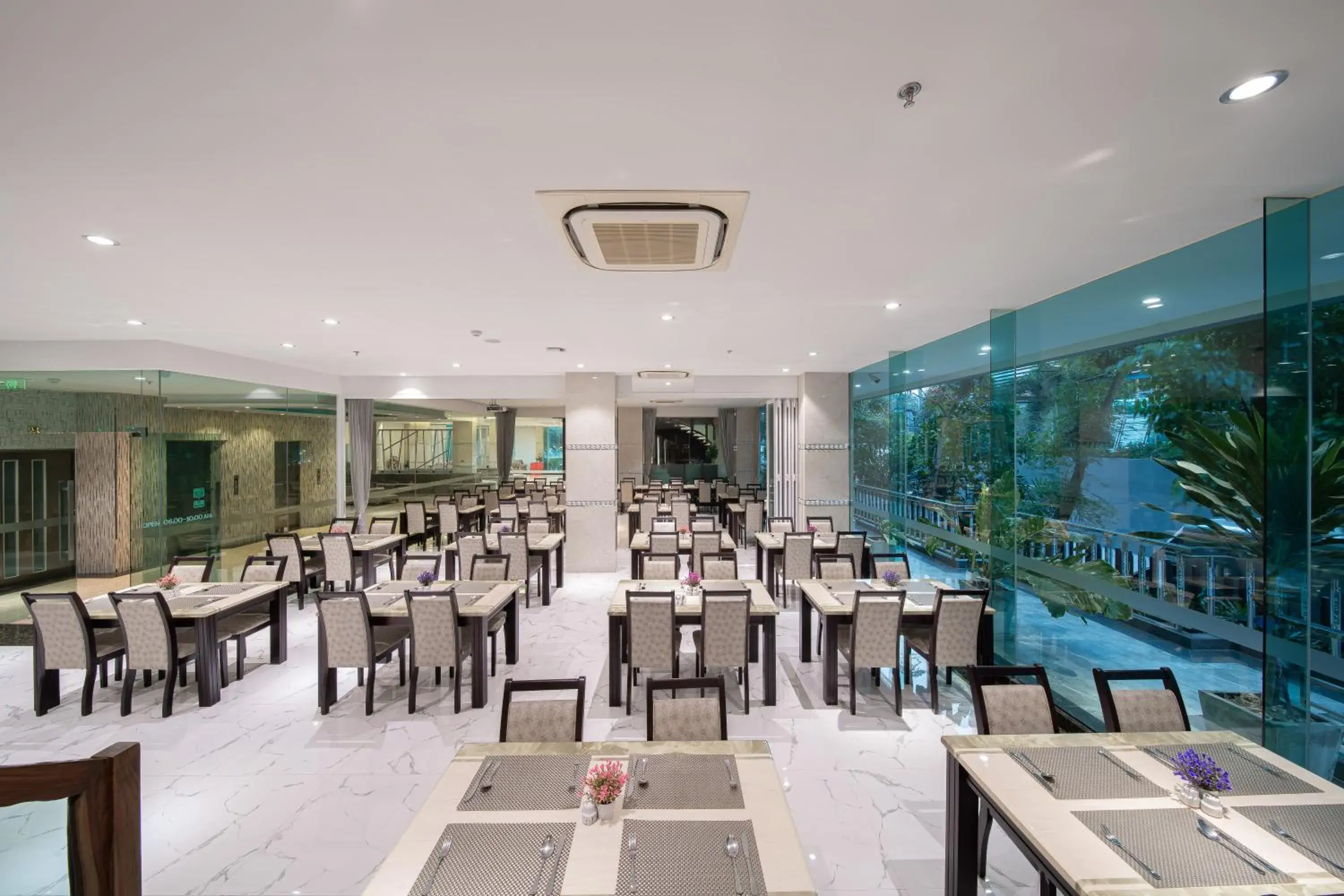 Restaurant/places to eat in Royal Prince Resort Pattaya Restaurant/places to eat in Royal Prince Resort Pattaya