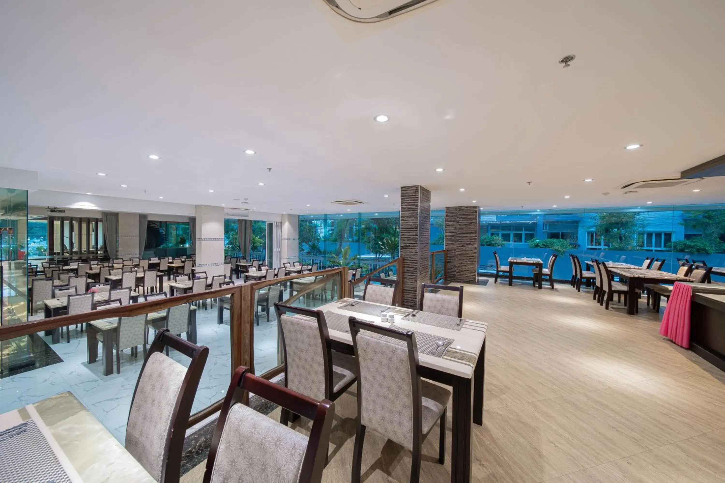 Restaurant/places to eat in Royal Prince Resort Pattaya Restaurant/places to eat in Royal Prince Resort Pattaya