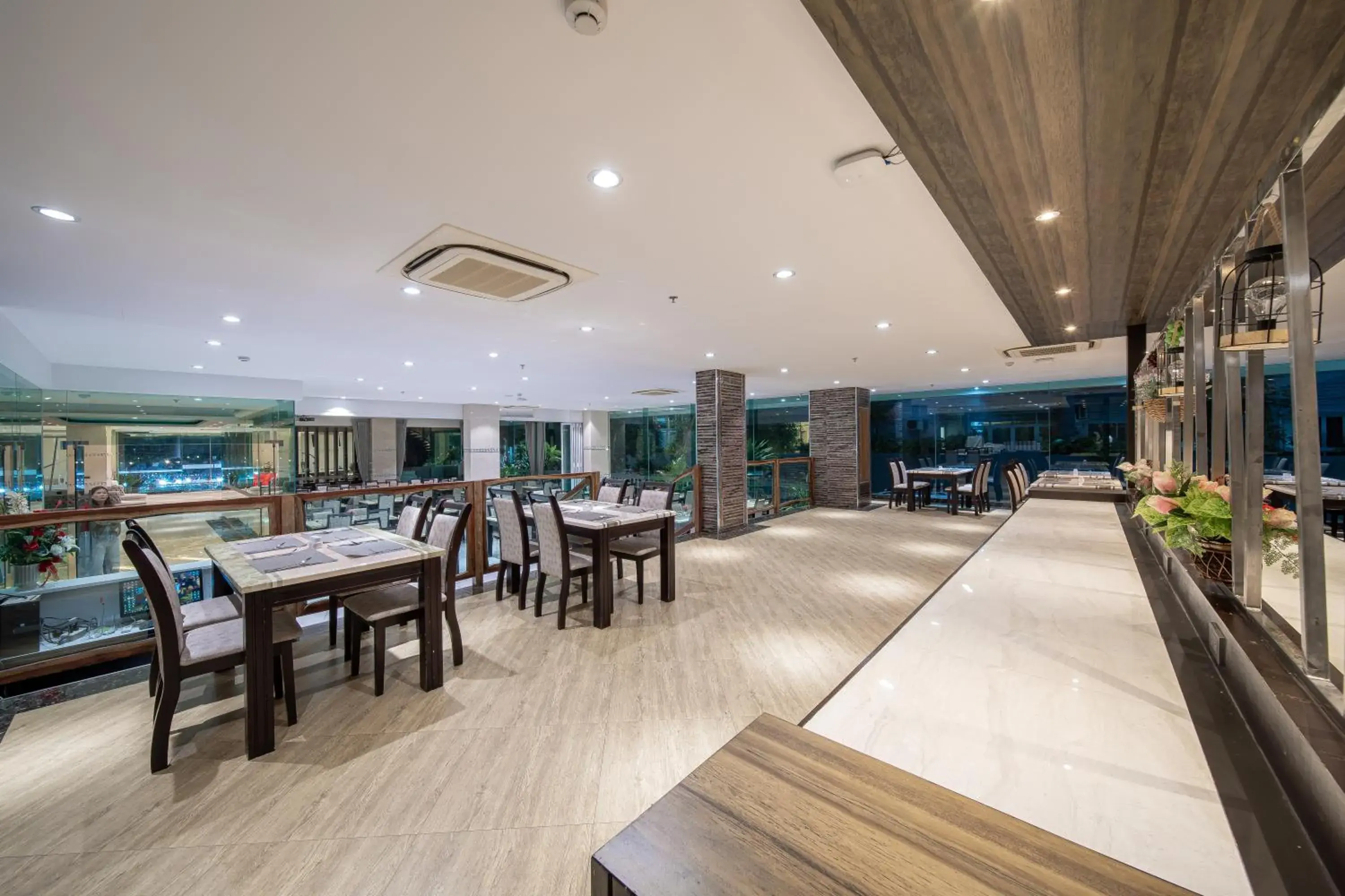 Restaurant/places to eat in Royal Prince Resort Pattaya Restaurant/places to eat in Royal Prince Resort Pattaya