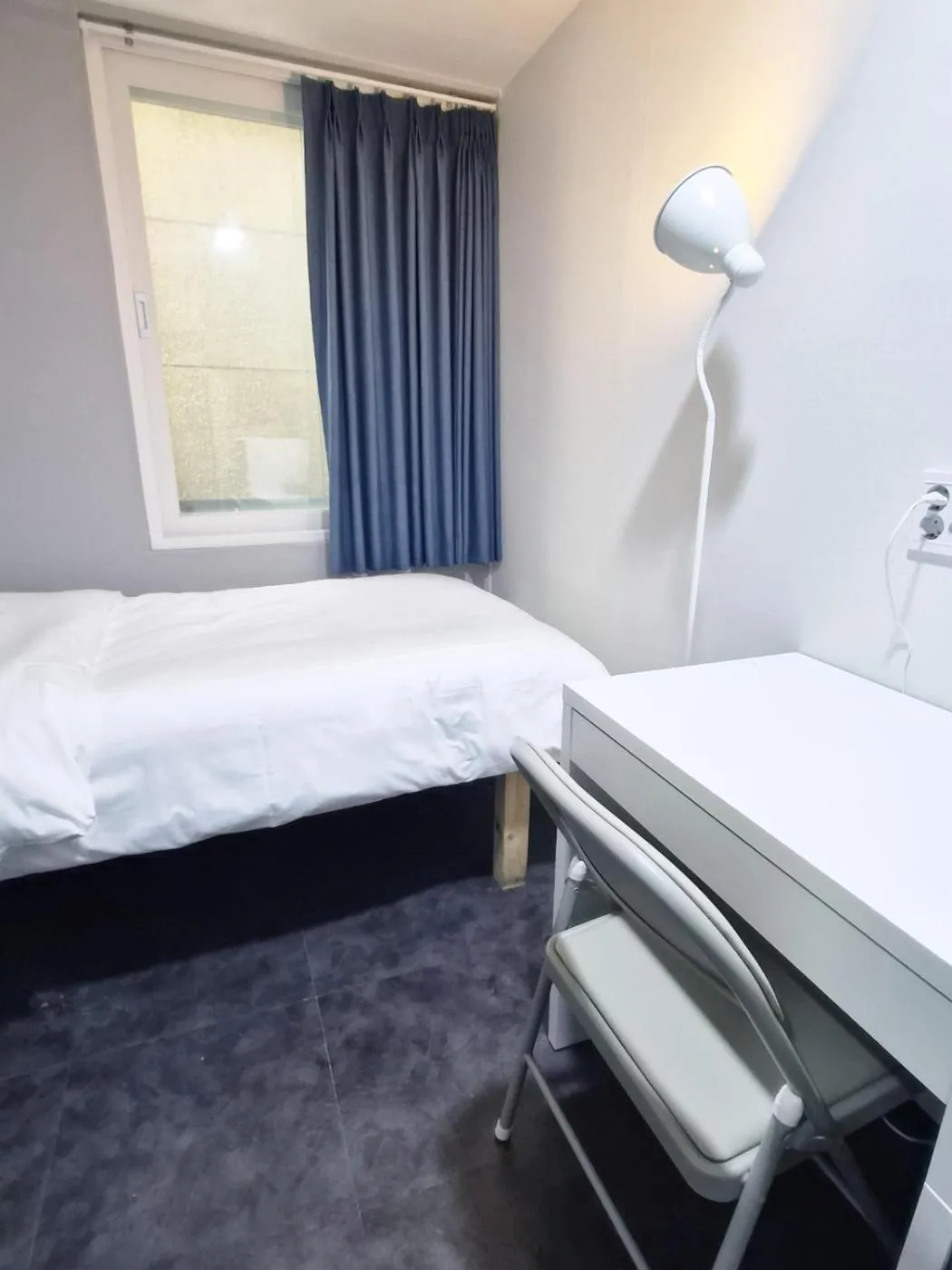 Seating area, Bed in W hostel