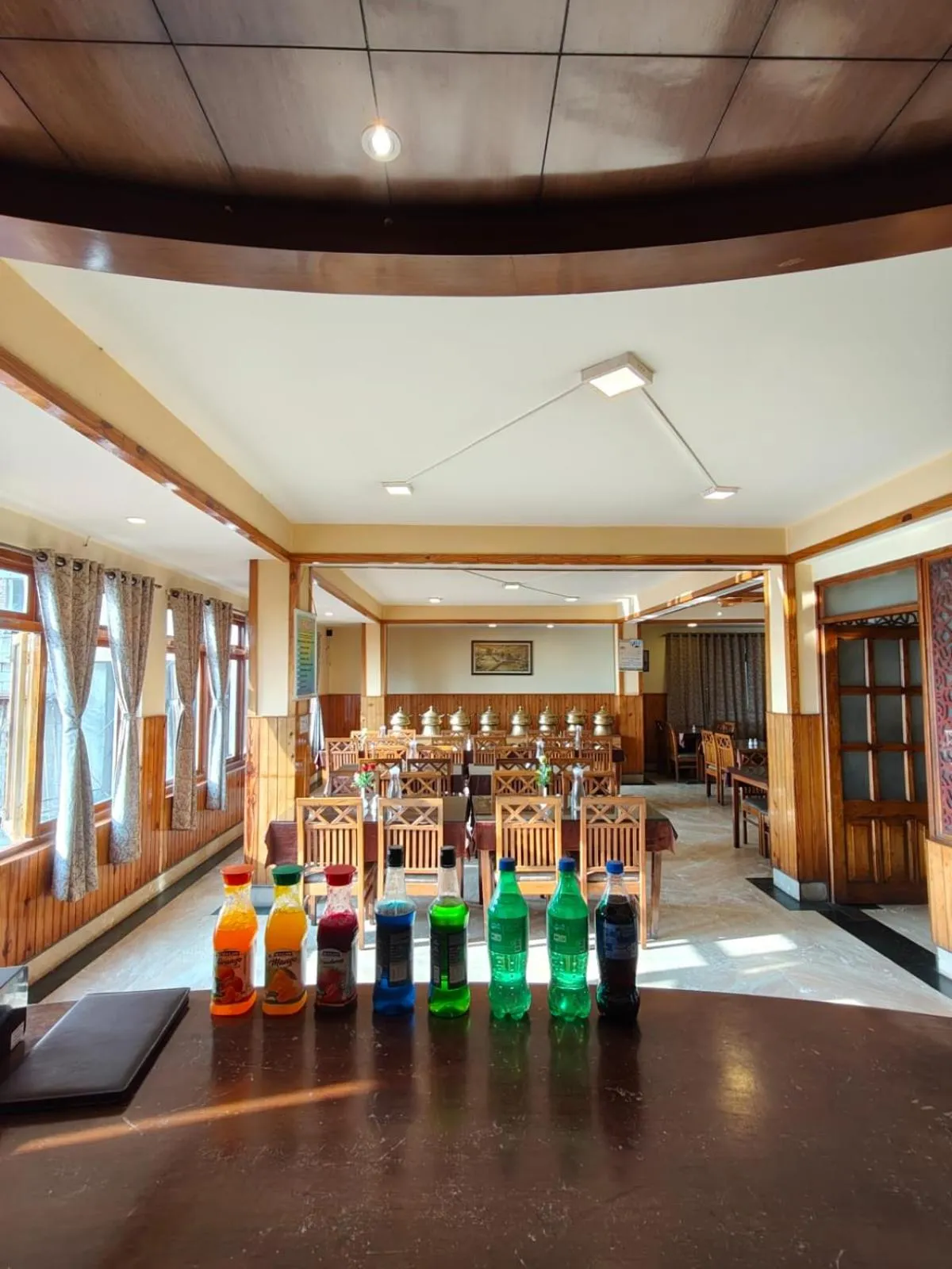 Restaurant/places to eat in Hotel Utpala