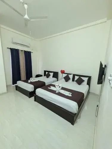 Deluxe Triple Room in Trinco Star Hotel Deluxe Triple Room in Trinco Star Hotel