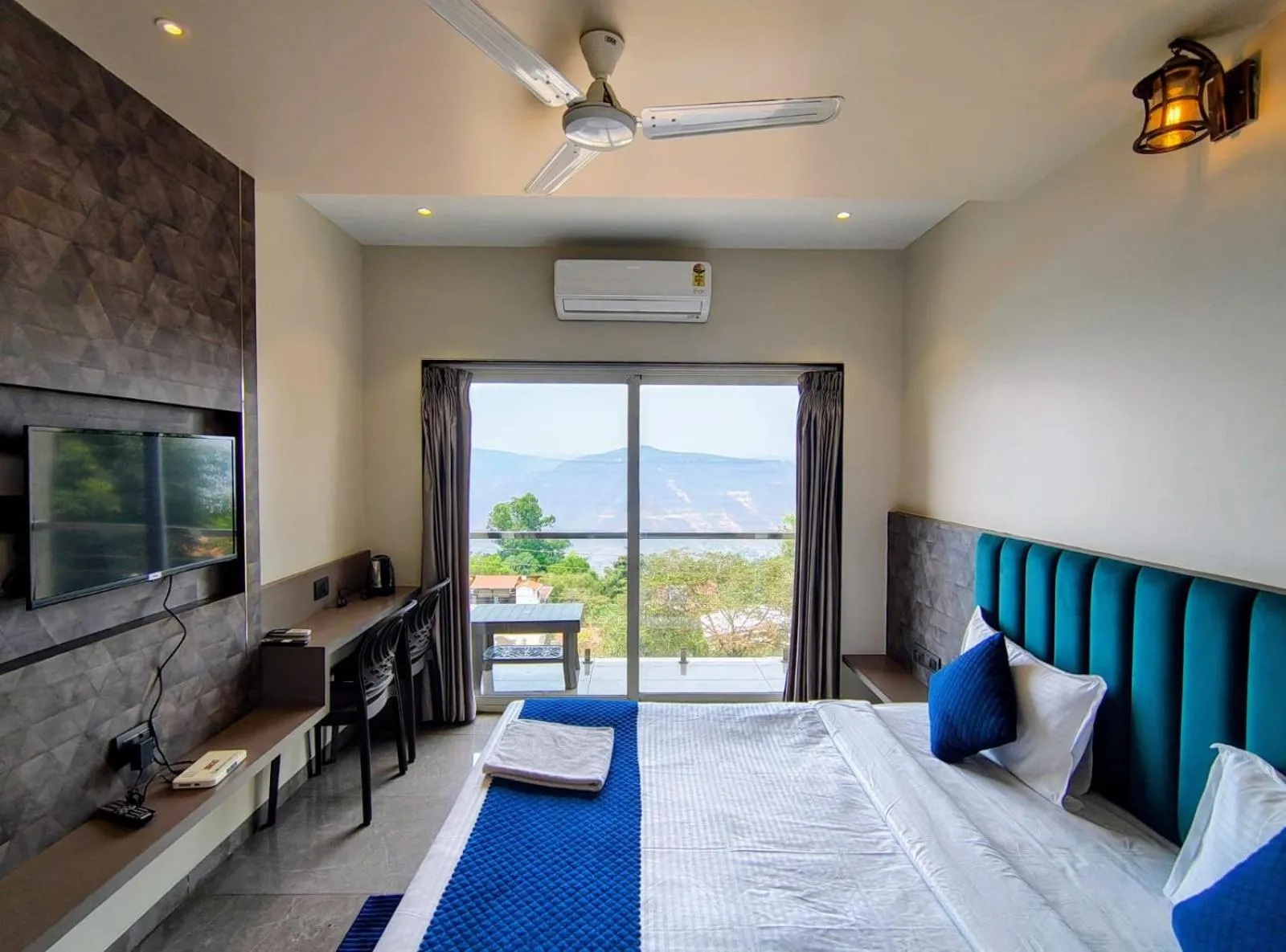 Bedroom in Holiday Plus