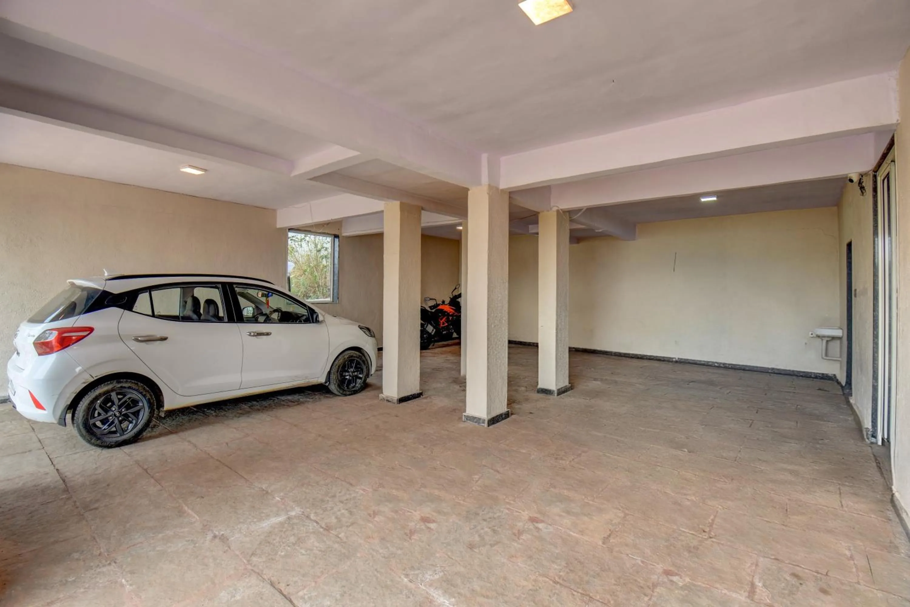 Parking in Holiday Plus