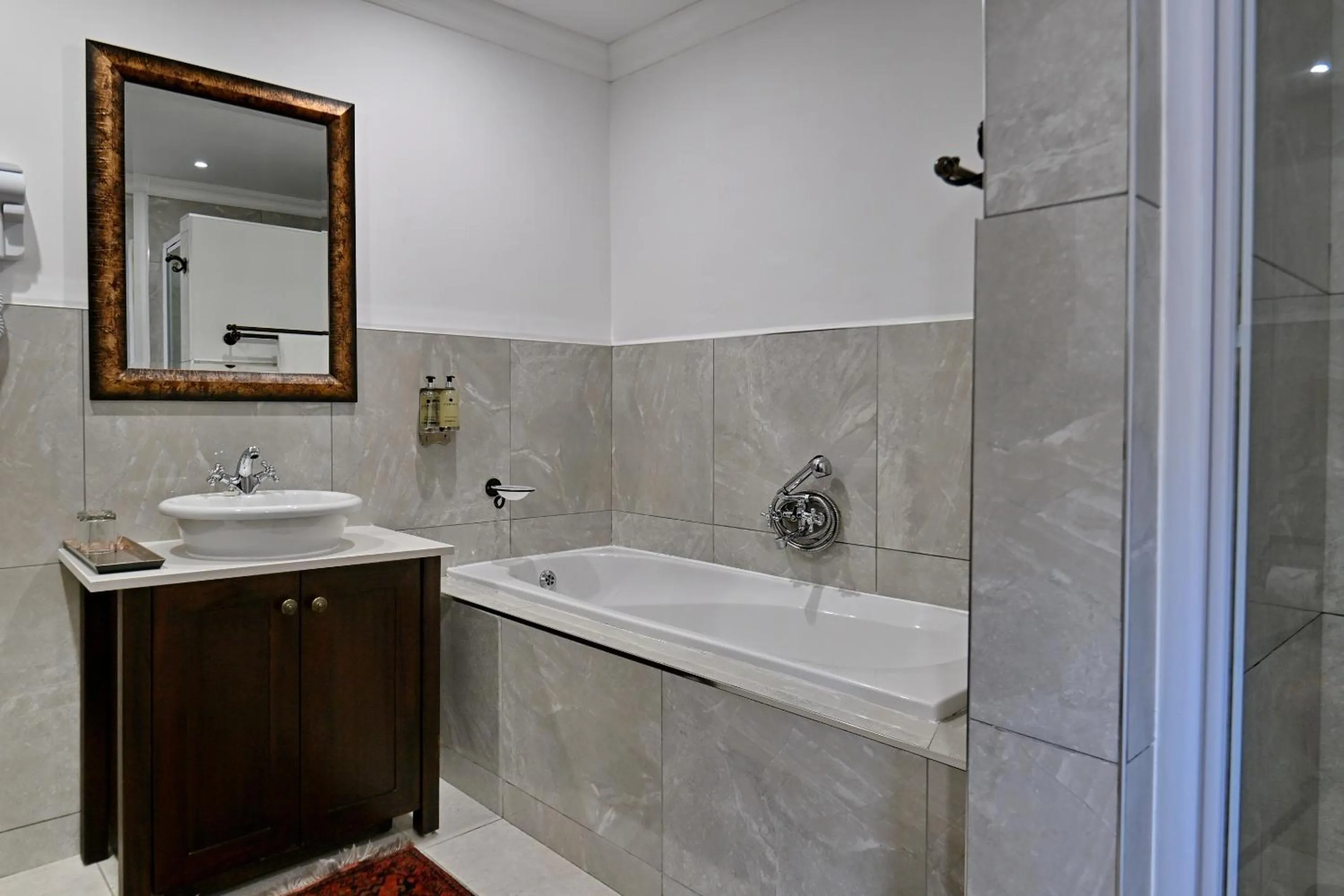 Shower in Black Eagle Hotel & Spa