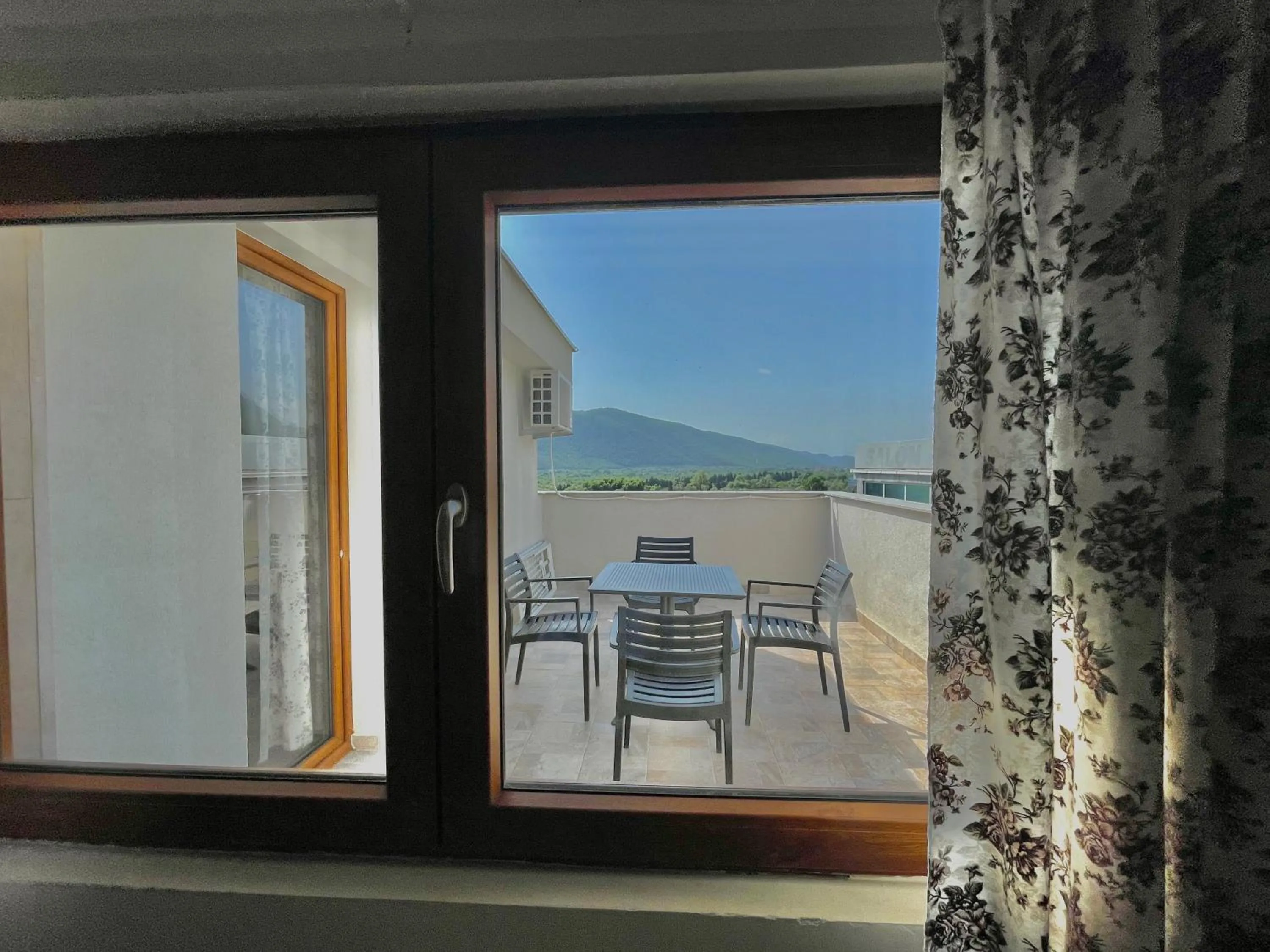 Patio in Hotel Opera Jaz