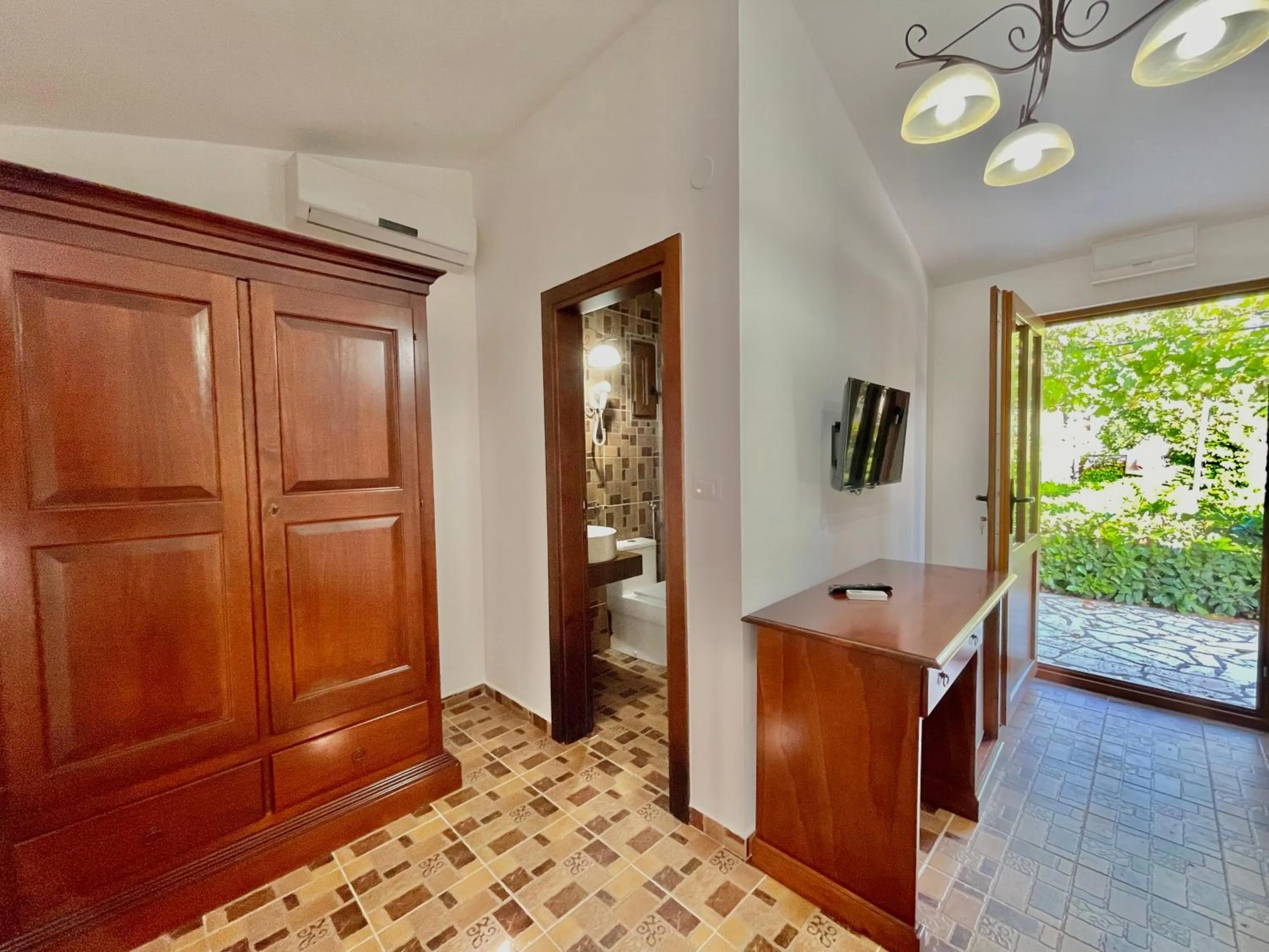 Bed in Hotel Opera Jaz