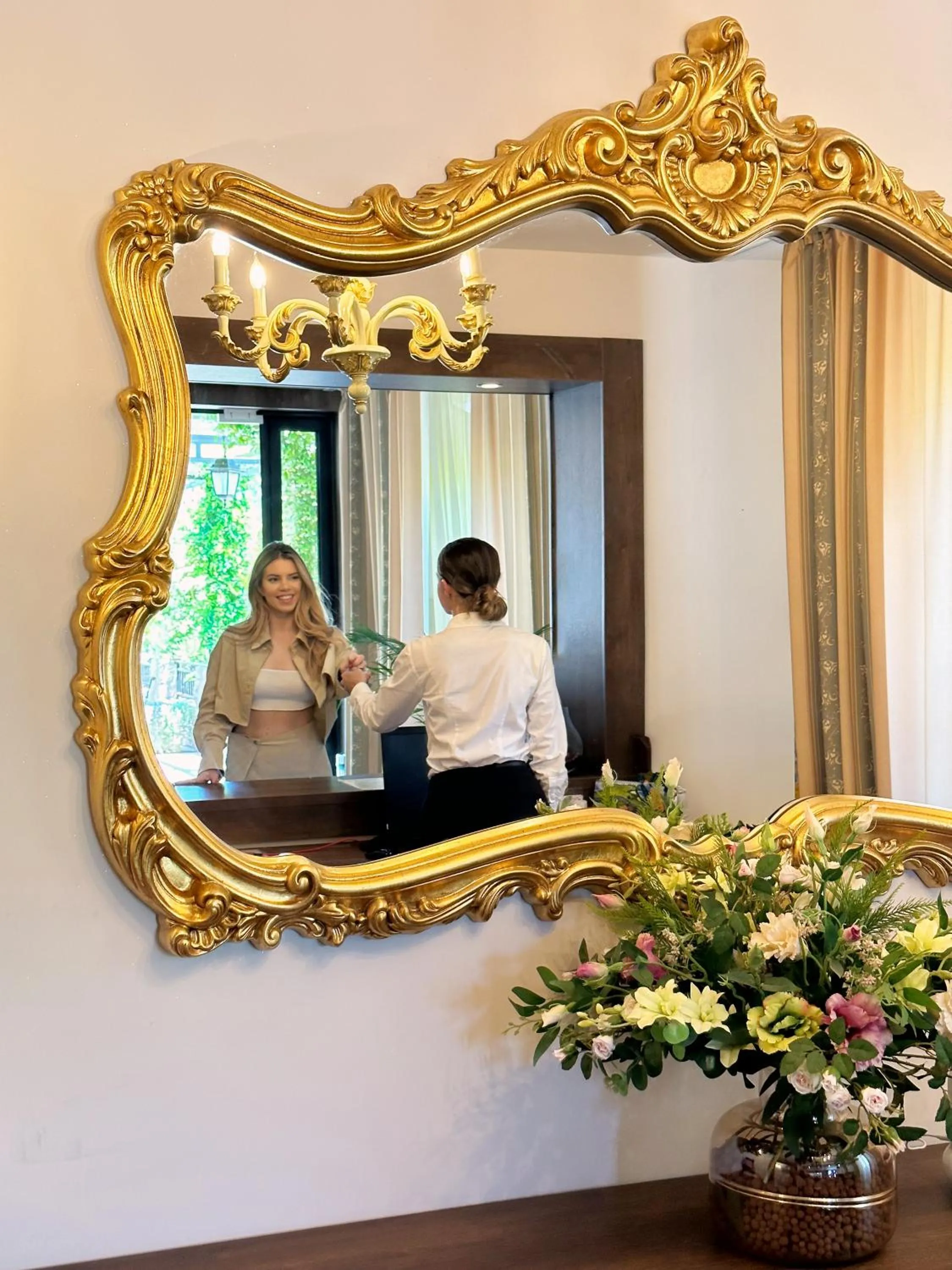 People in Hotel Opera Jaz