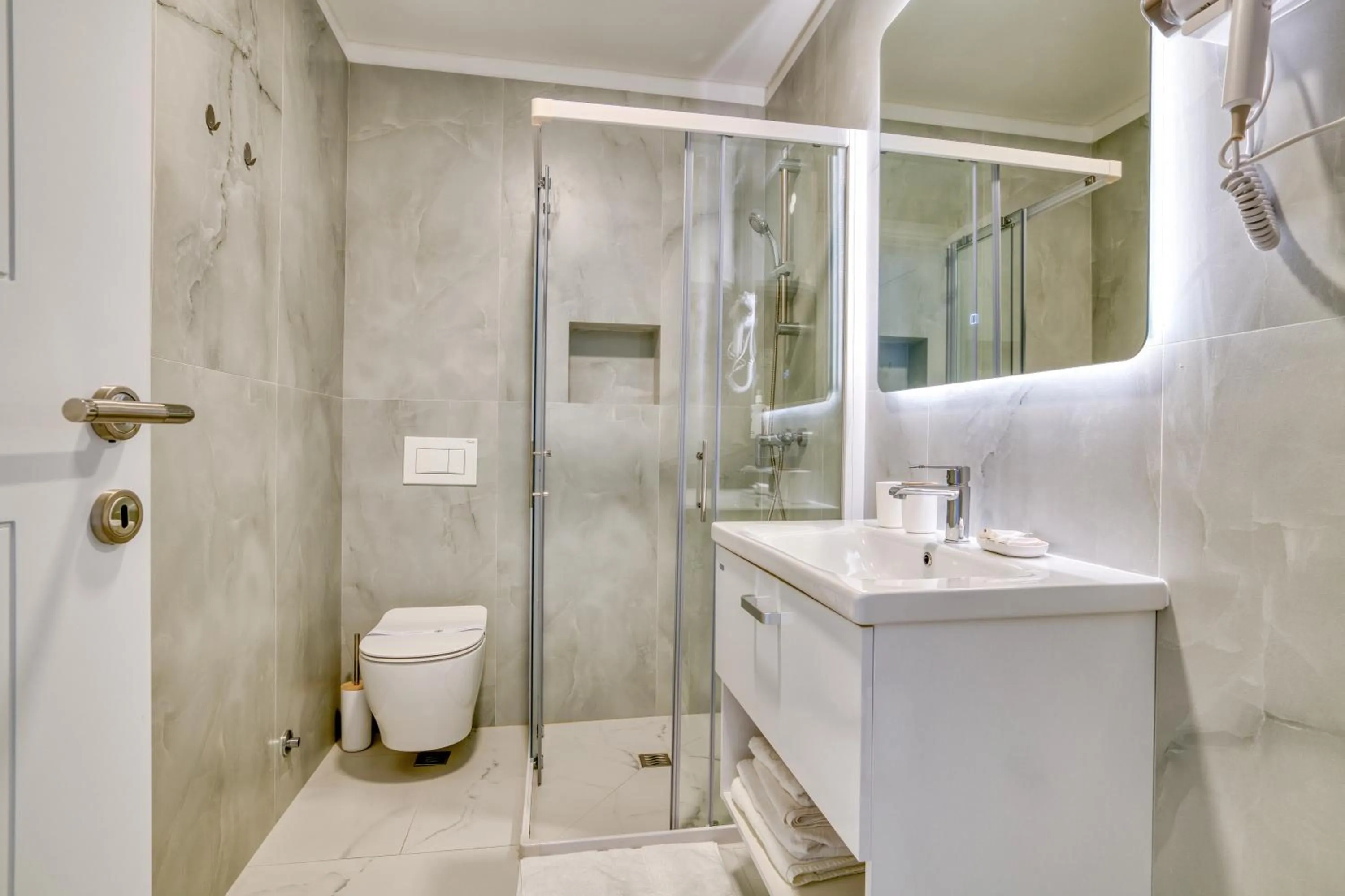 Shower in Hotel Opera Jaz