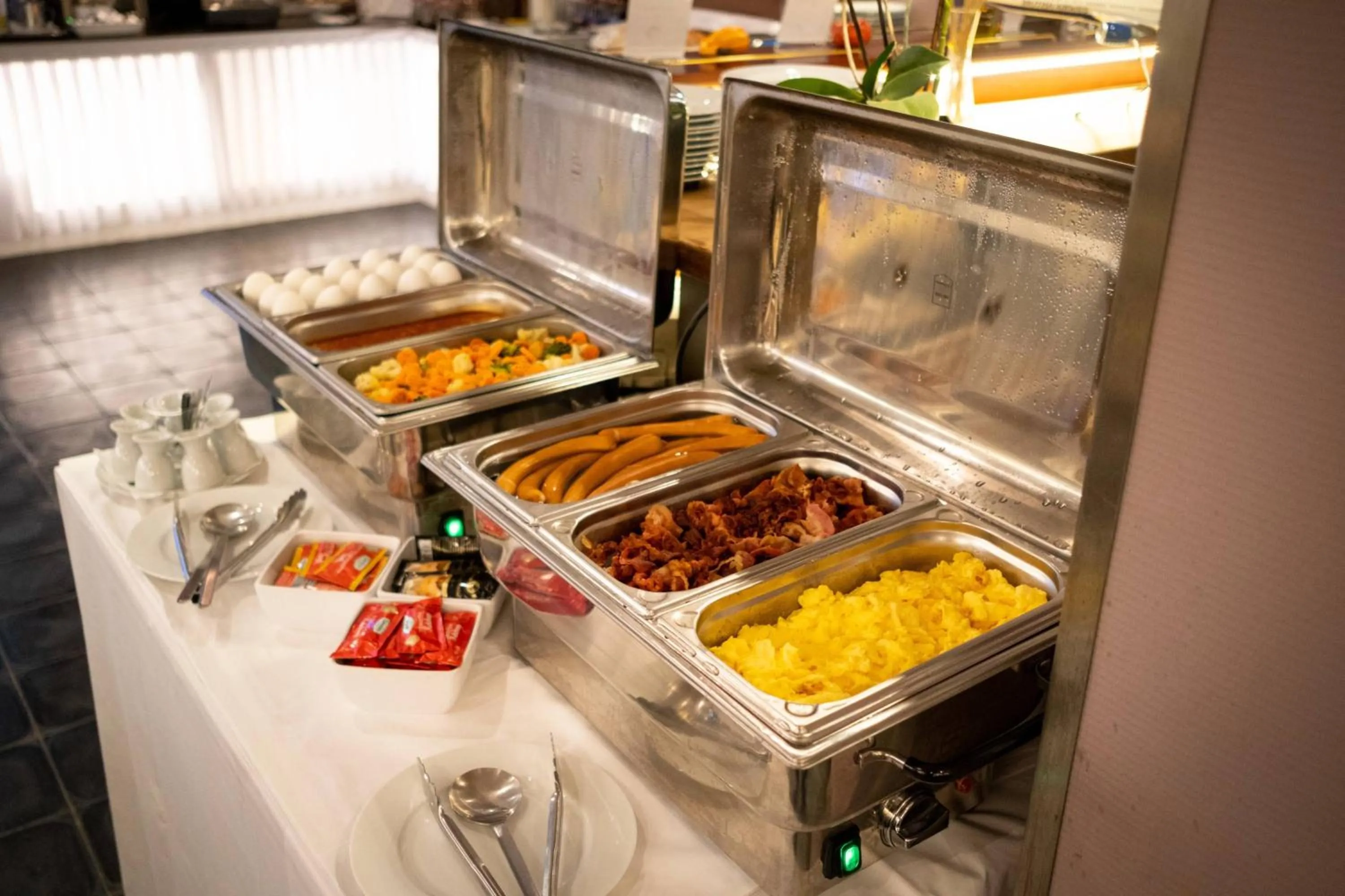 Breakfast in Anor Hotel & Conference Center Frankfurt Airport