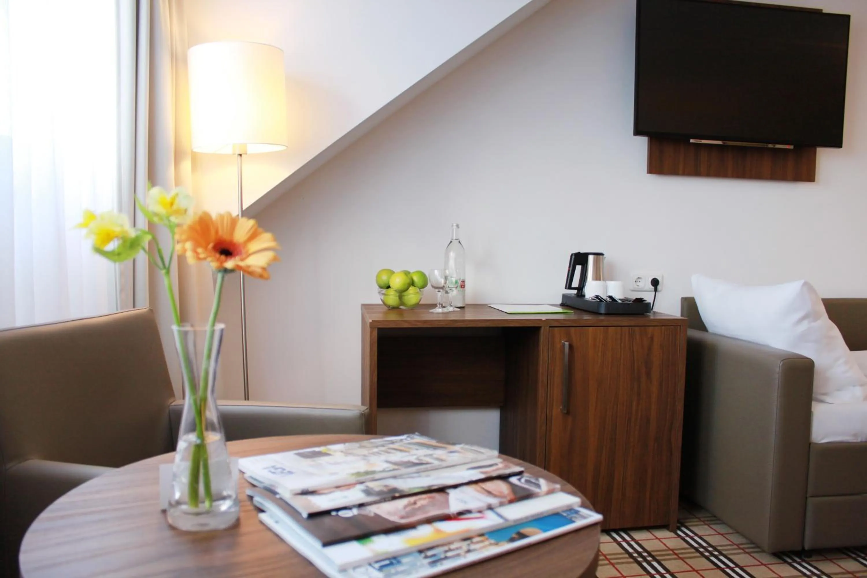 Seating area, Bed in Anor Hotel & Conference Center Frankfurt Airport