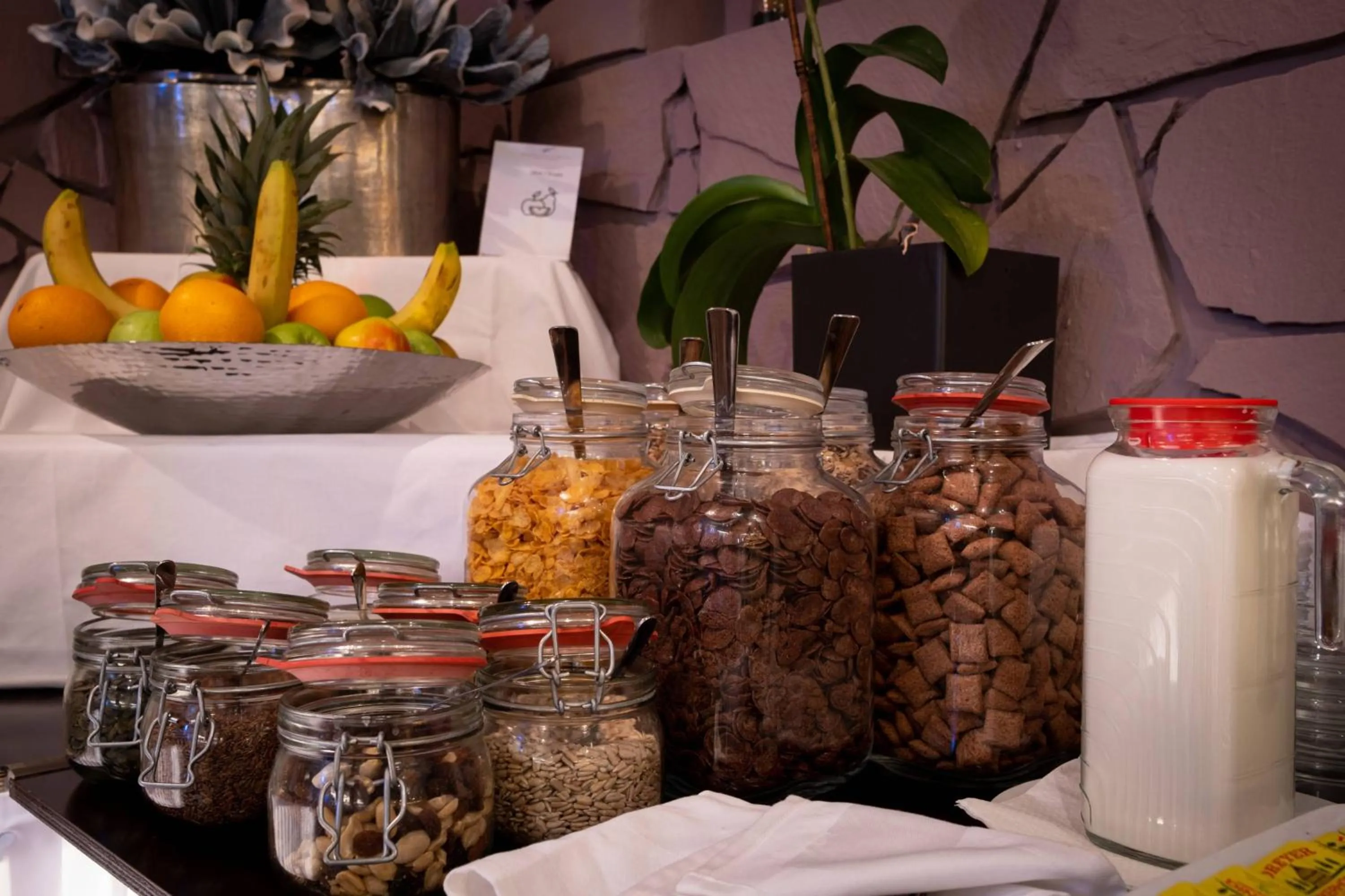 Breakfast in Anor Hotel & Conference Center Frankfurt Airport