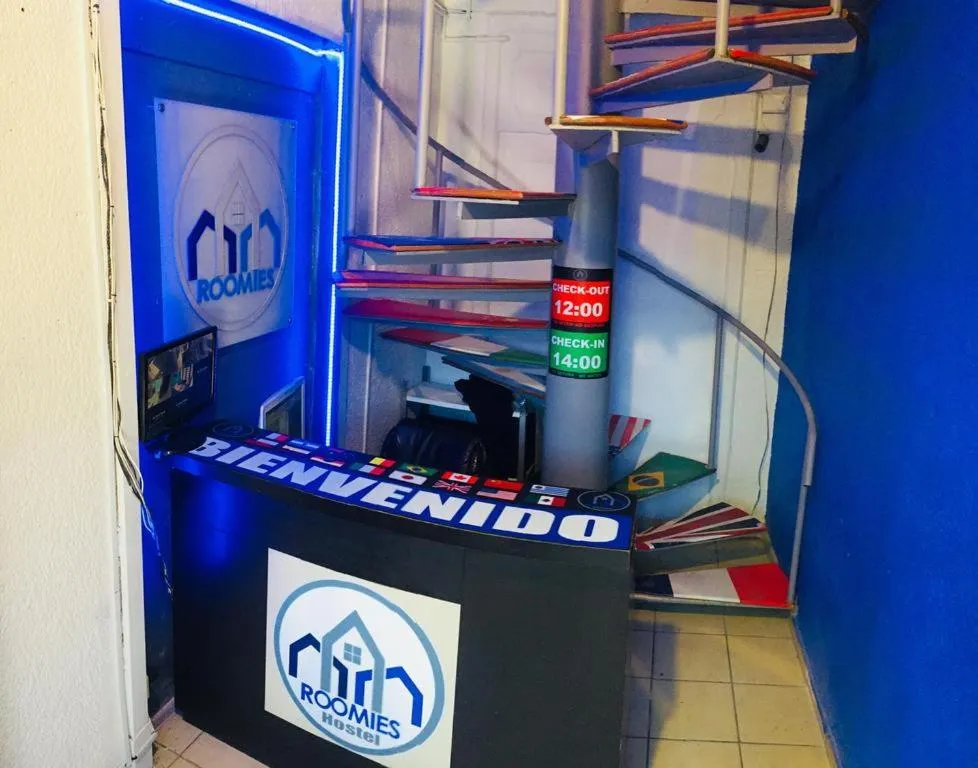 Lobby or reception in ROOMIES HOSTEL Roma