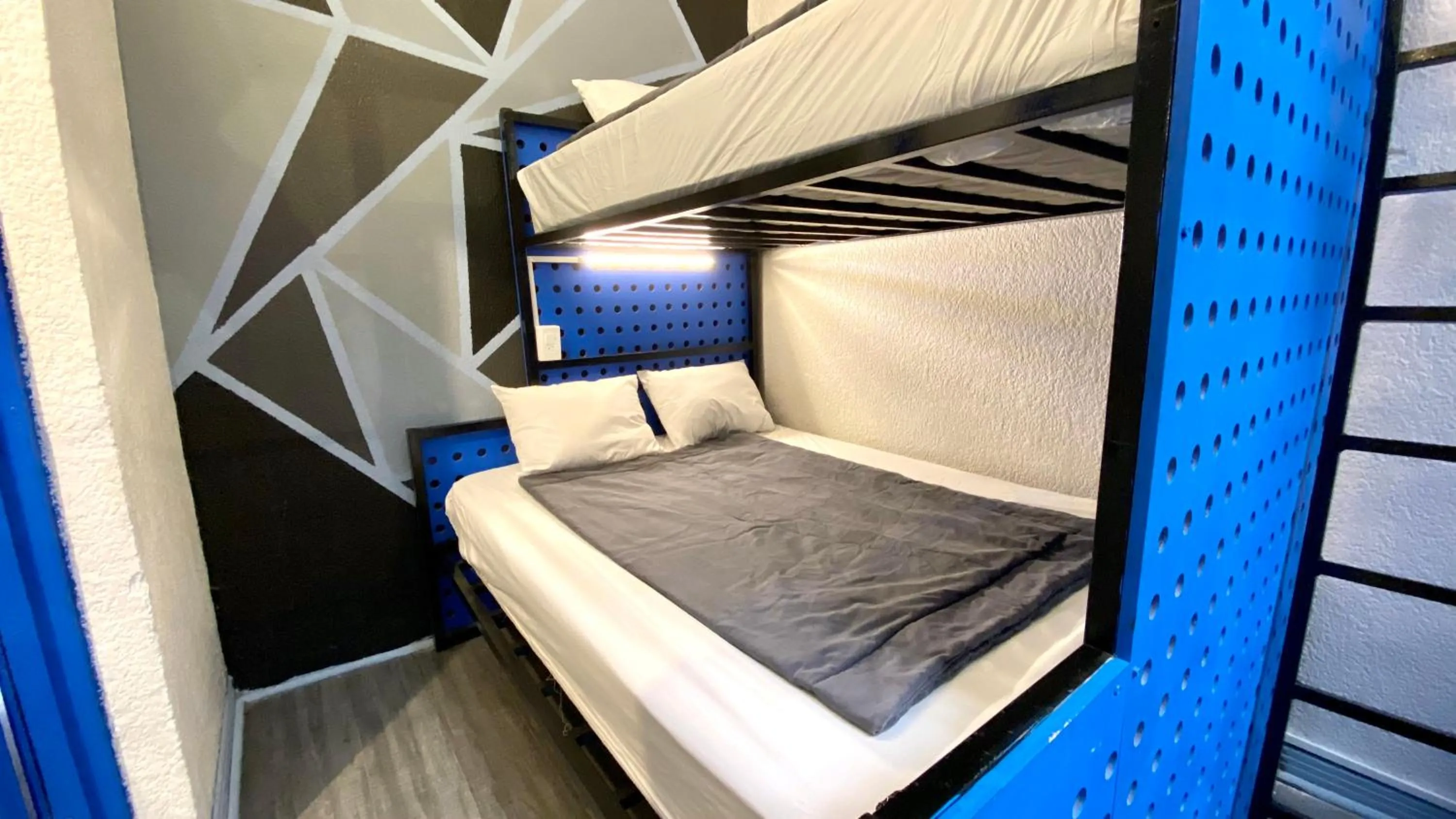 bunk bed in ROOMIES HOSTEL Roma