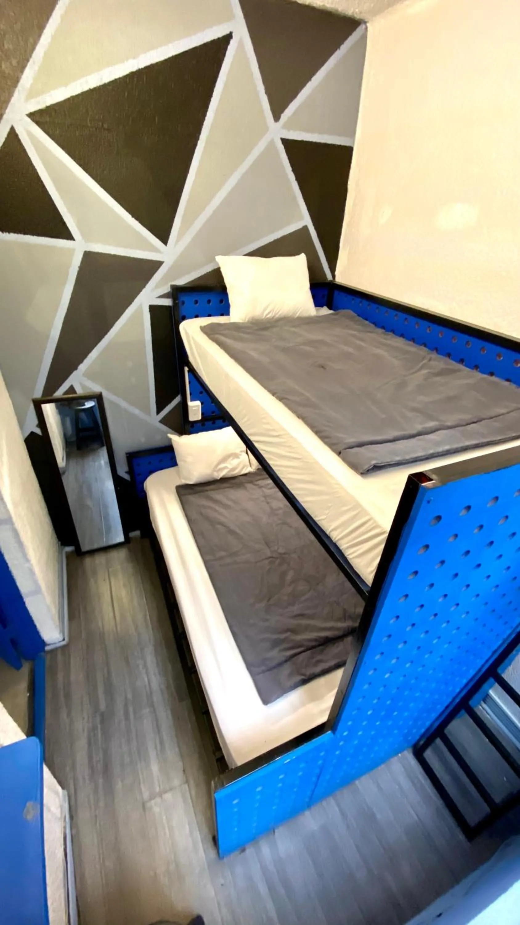 bunk bed in ROOMIES HOSTEL Roma