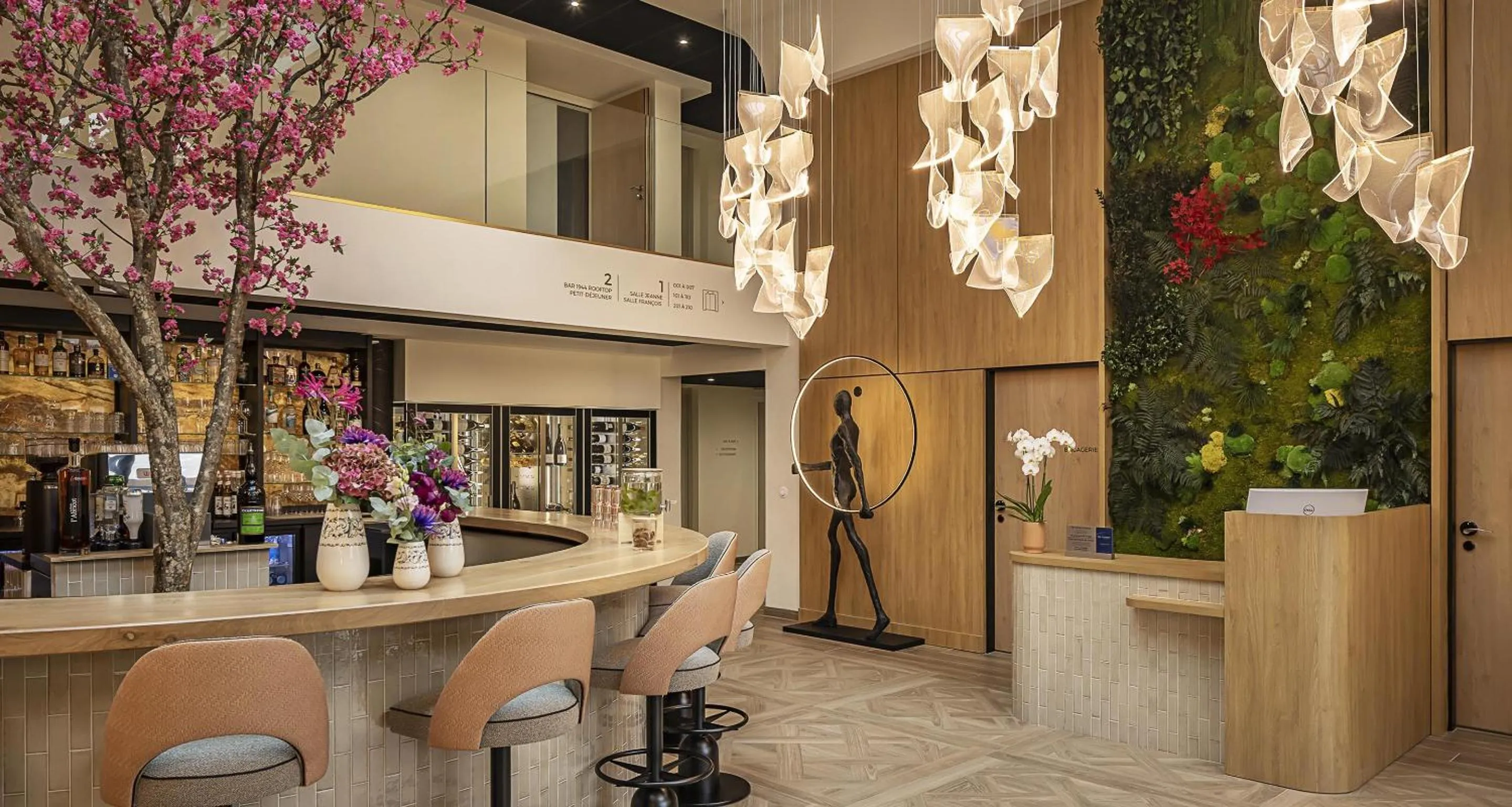 Lobby or reception in Best Western Plus Hotel Saint-Roch Orleans