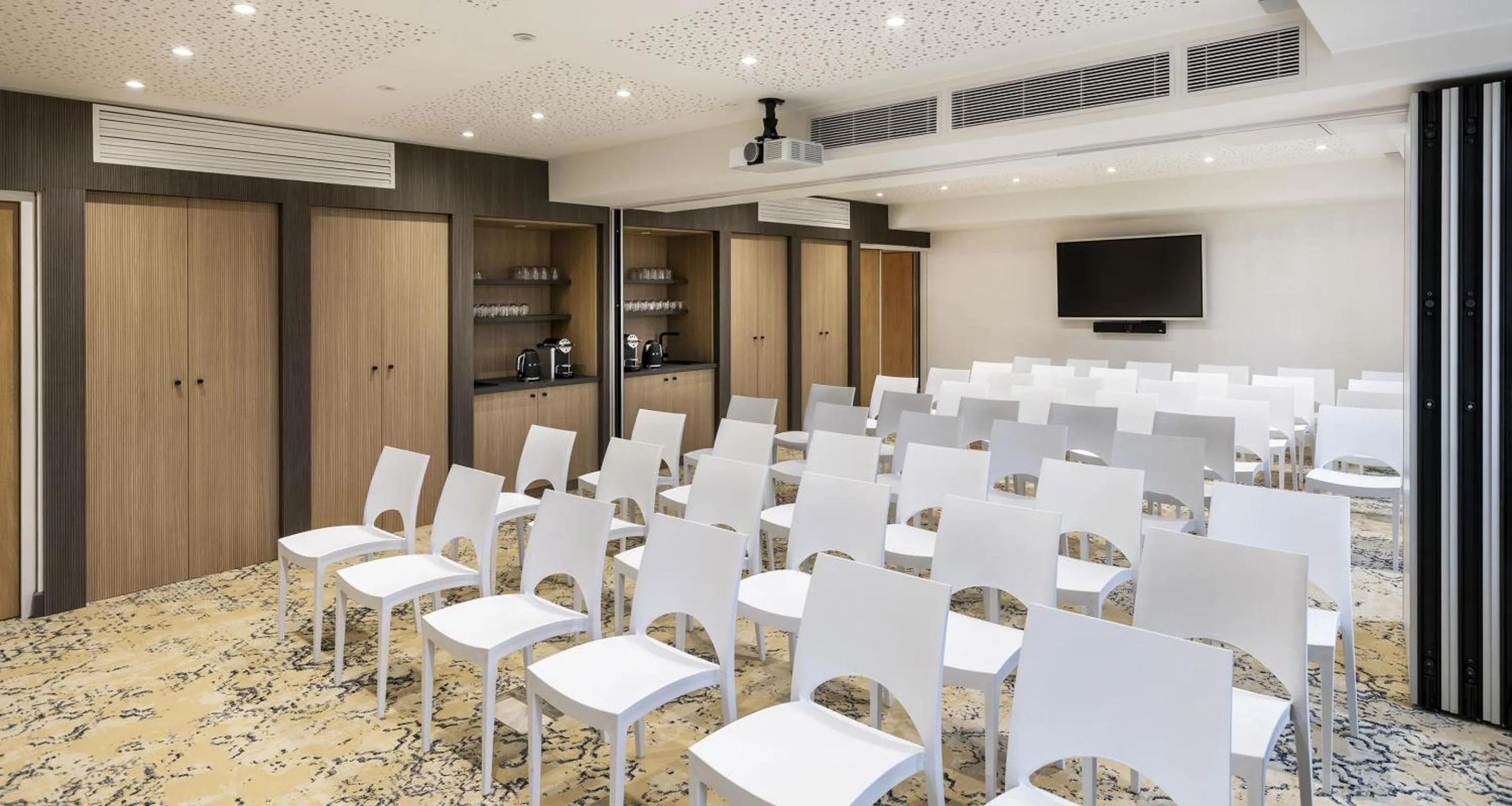 Meeting/conference room in Best Western Plus Hotel Saint-Roch Orleans