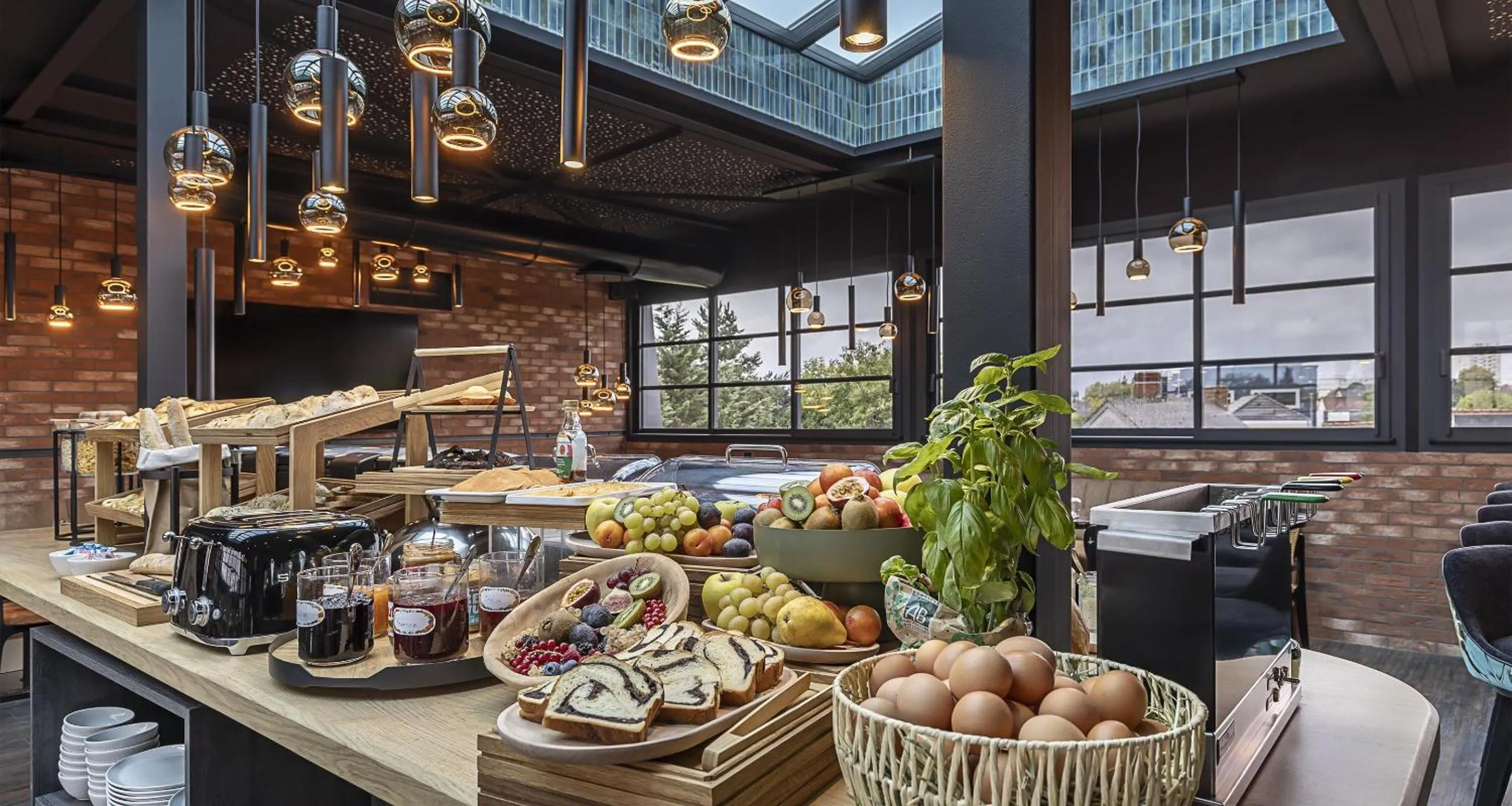 Food and drinks in Best Western Plus Hotel Saint-Roch Orleans