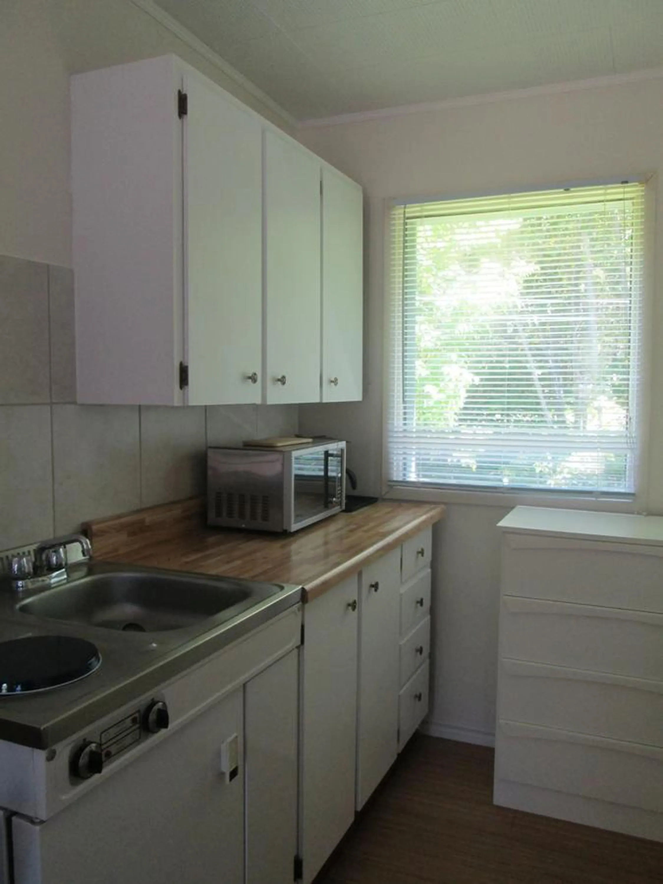 Kitchen or kitchenette in Edgewater Motel and Campground