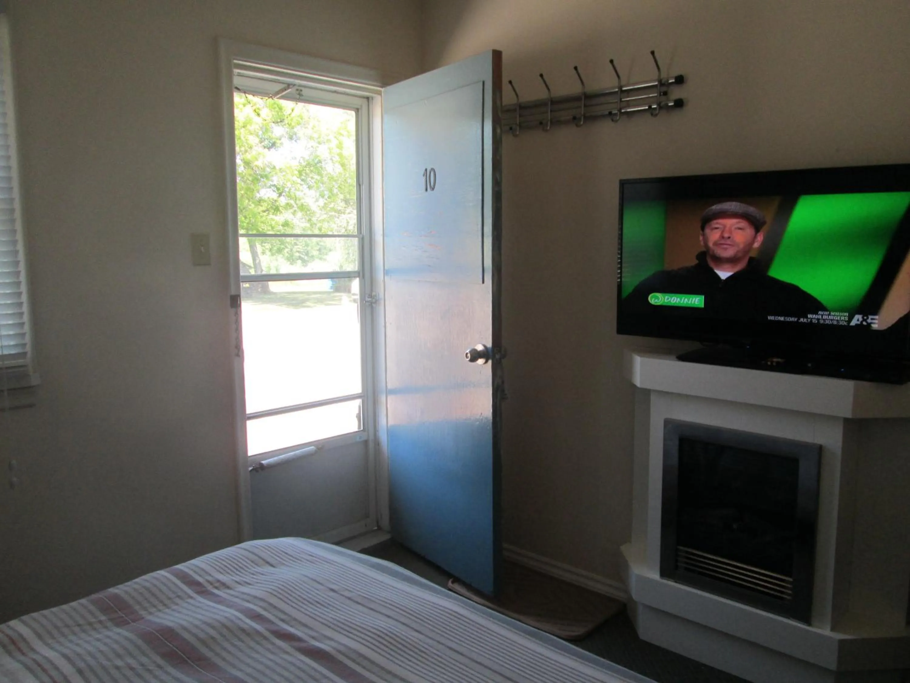 Bedroom in Edgewater Motel and Campground