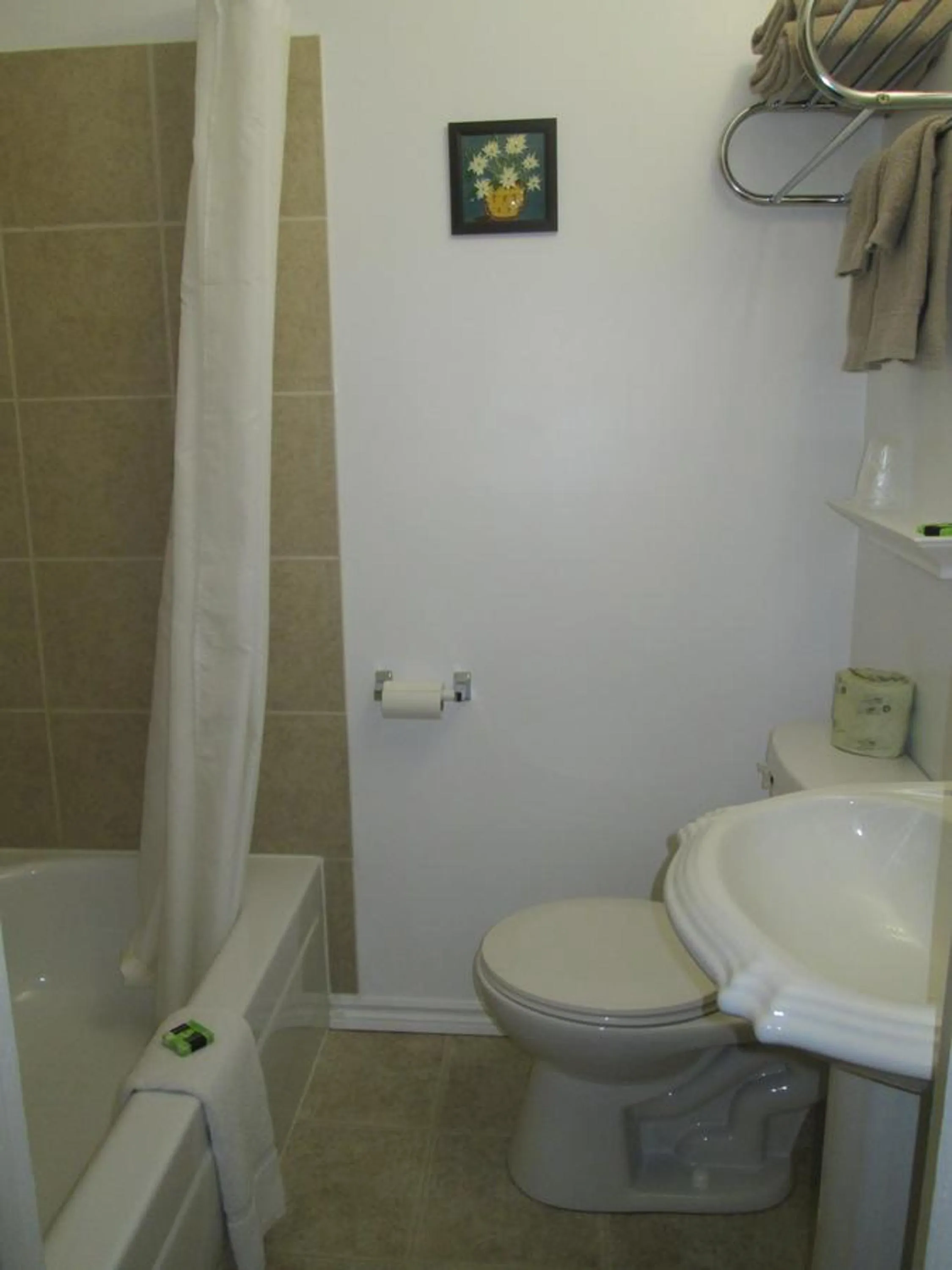 Bathroom in Edgewater Motel and Campground