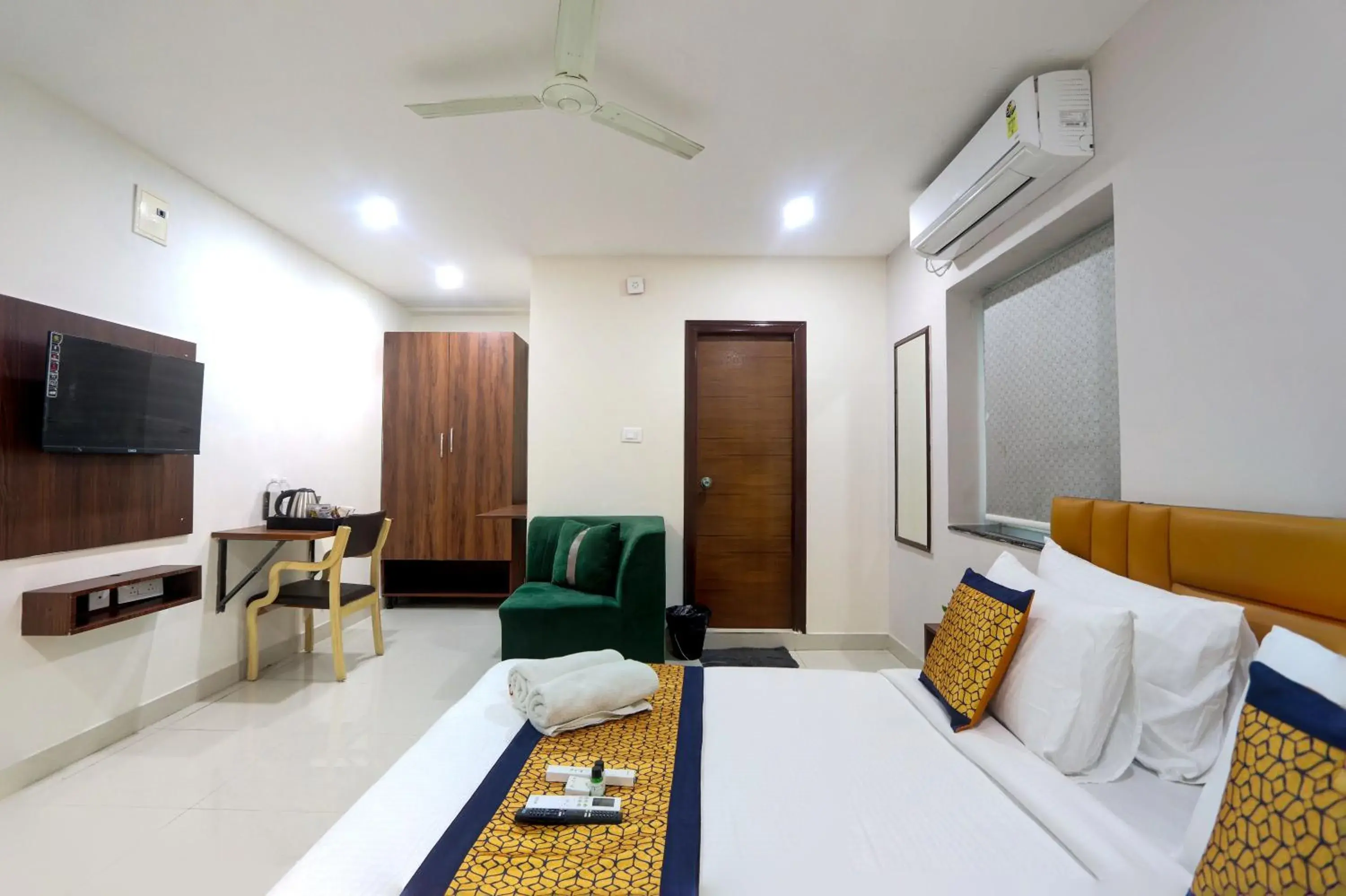 Standard Double Room in Hotel The Cinco Bliss Gachibowli Standard Double Room in Hotel The Cinco Bliss Gachibowli