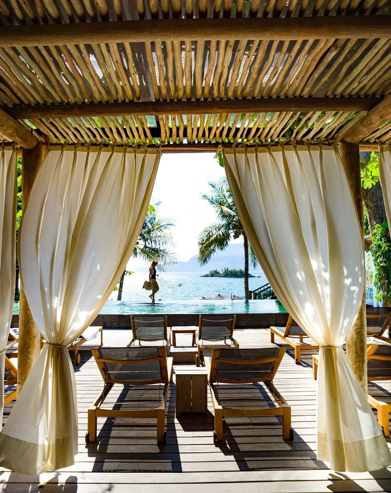 Swimming pool in TW Guaimbê Exclusive Suítes