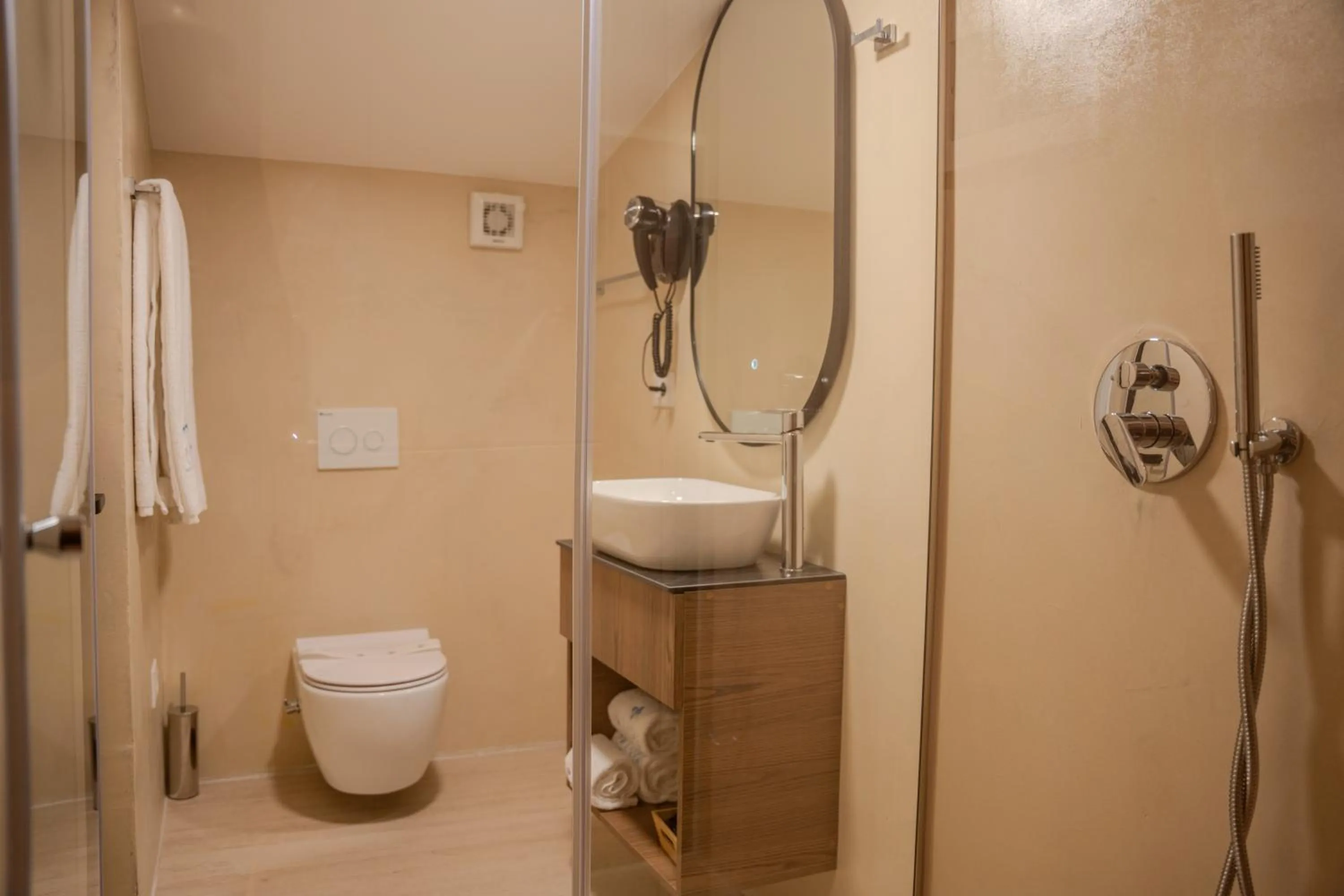 Shower in Vila Lasko Hotel