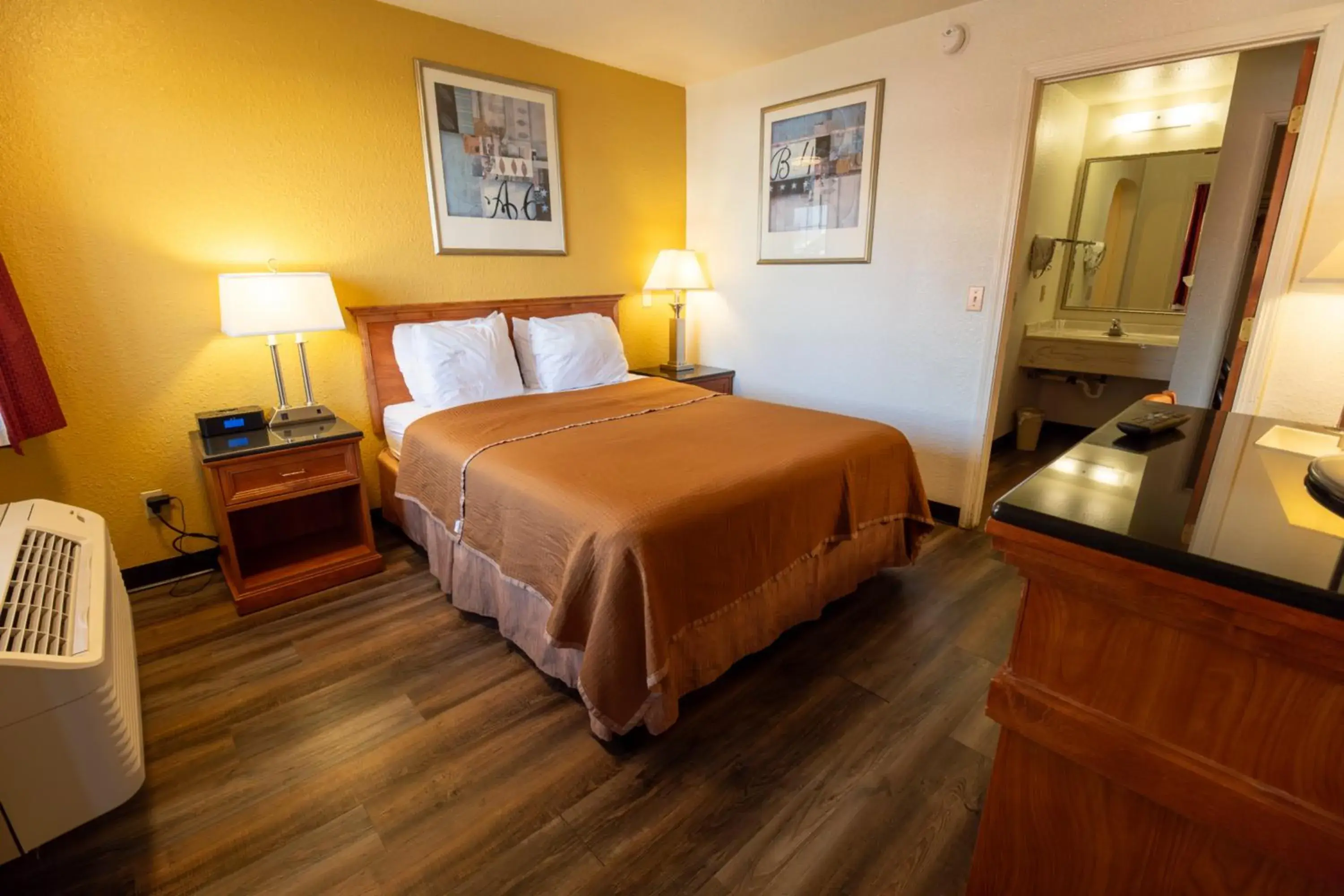 Queen Bed Accessible Non-Smoking in Hotel Inn Pendleton I-84 Queen Bed Accessible Non-Smoking in Hotel Inn Pendleton I-84