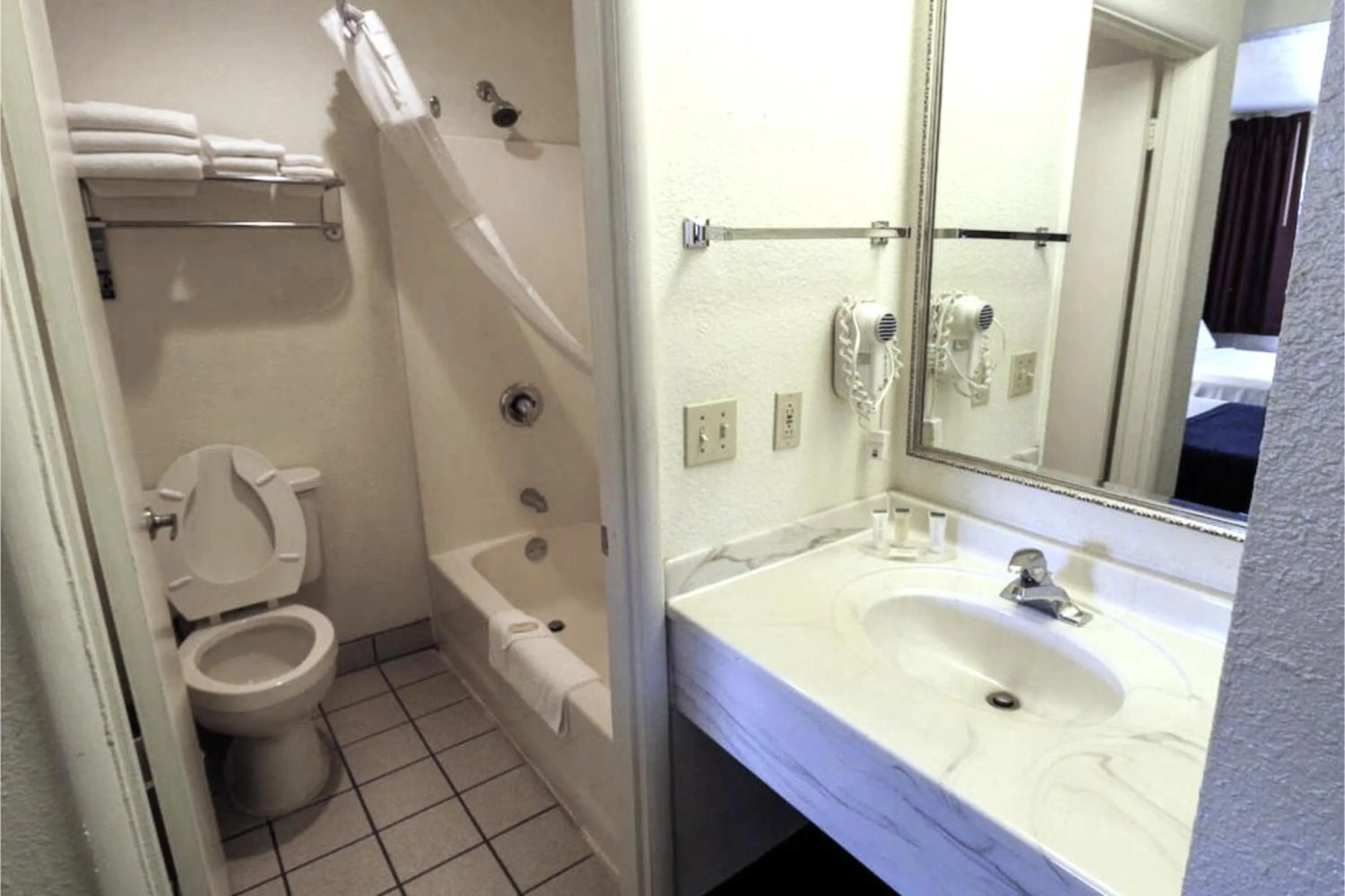 Bathroom in Hotel Inn Pendleton I-84