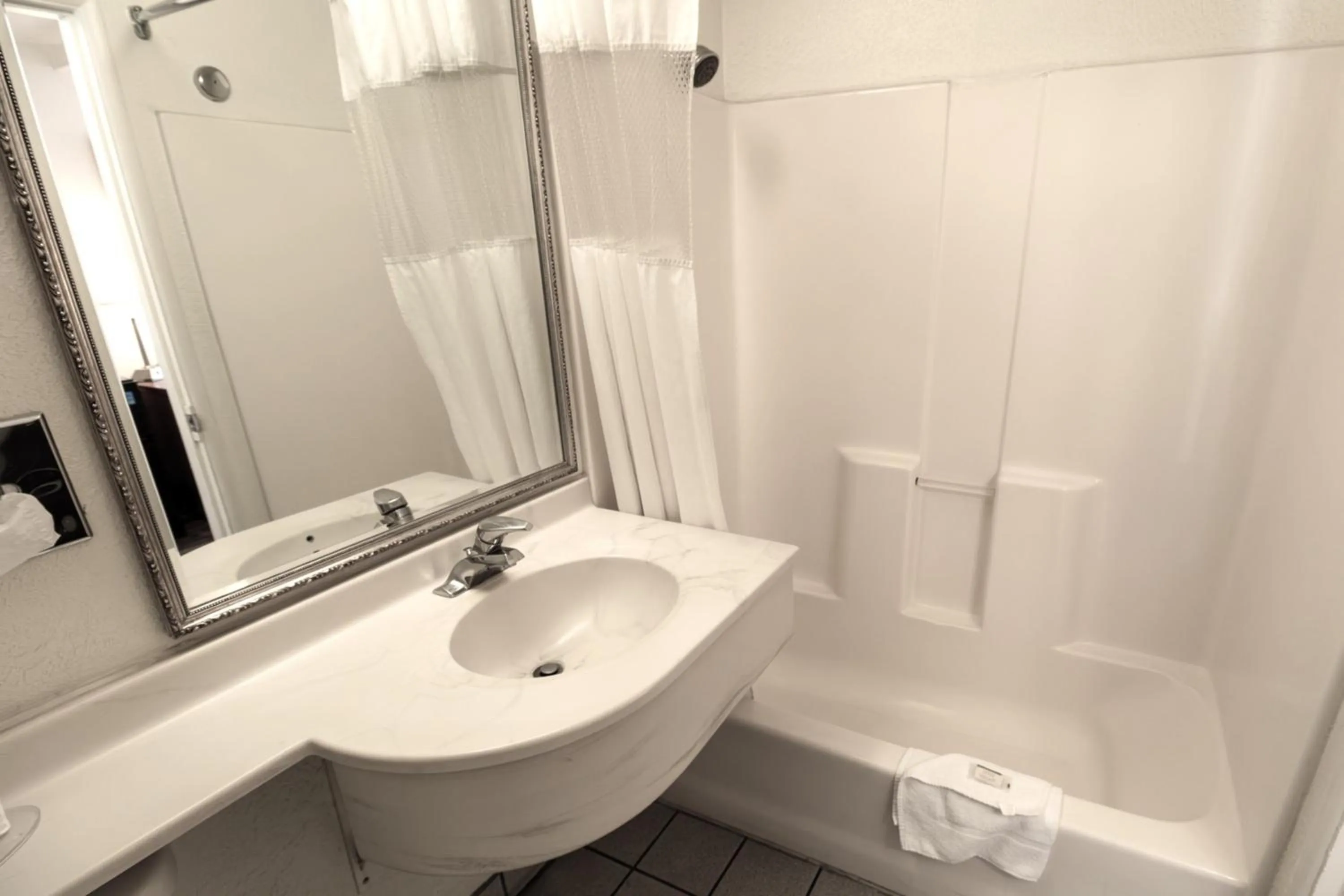 Bathroom in Hotel Inn Pendleton I-84