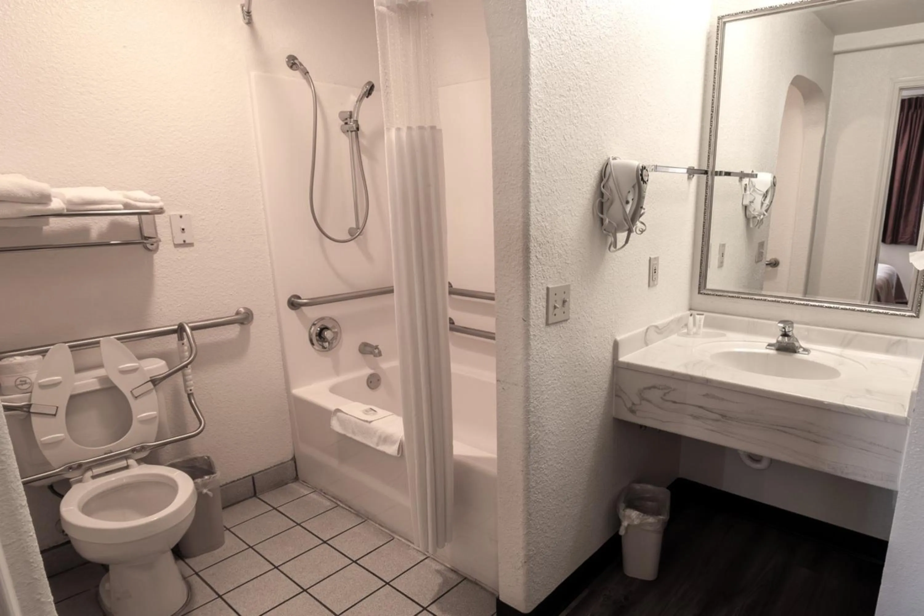 Bathroom in Hotel Inn Pendleton I-84