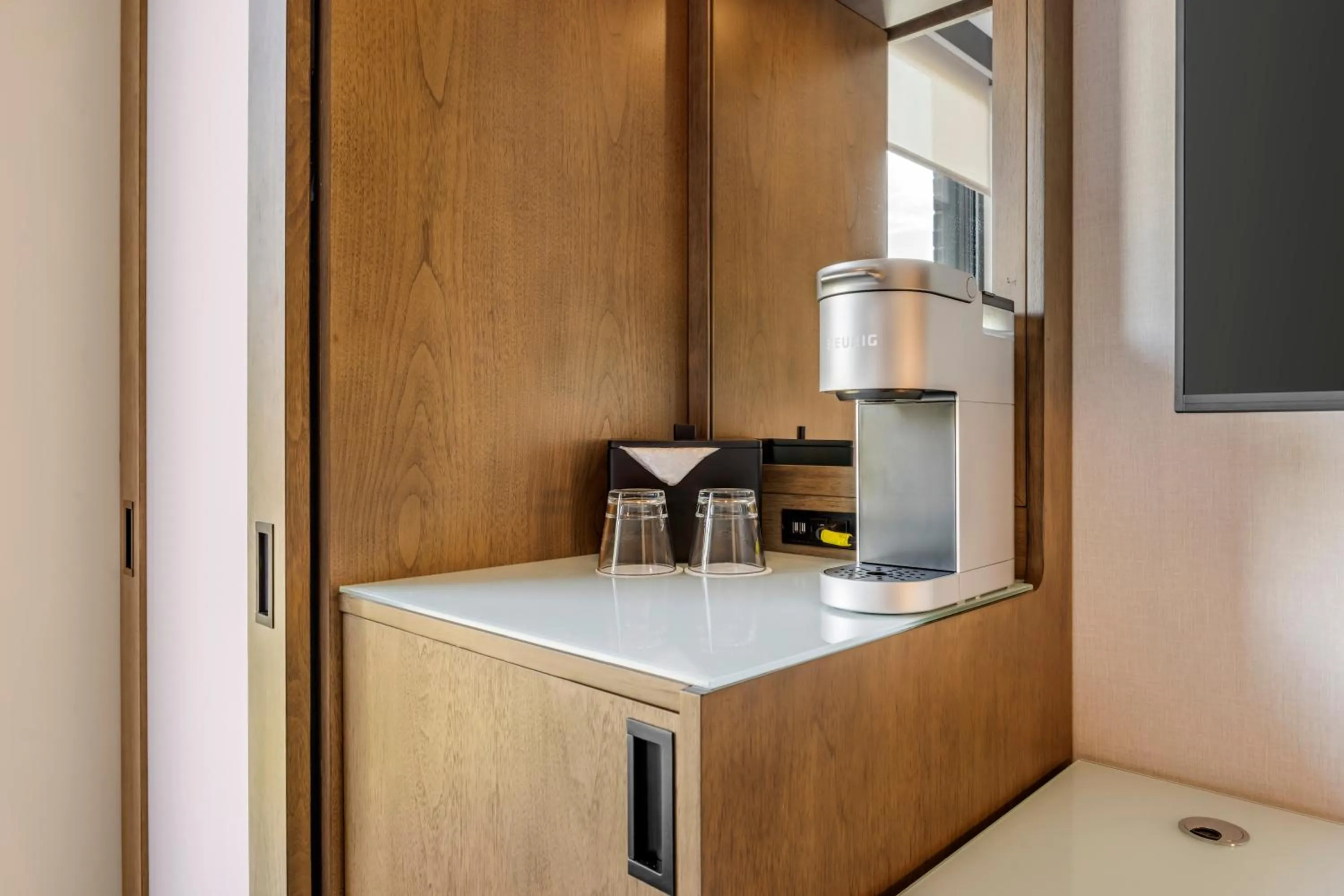 Coffee/tea facilities in Cambria Hotel Portland - Pearl District