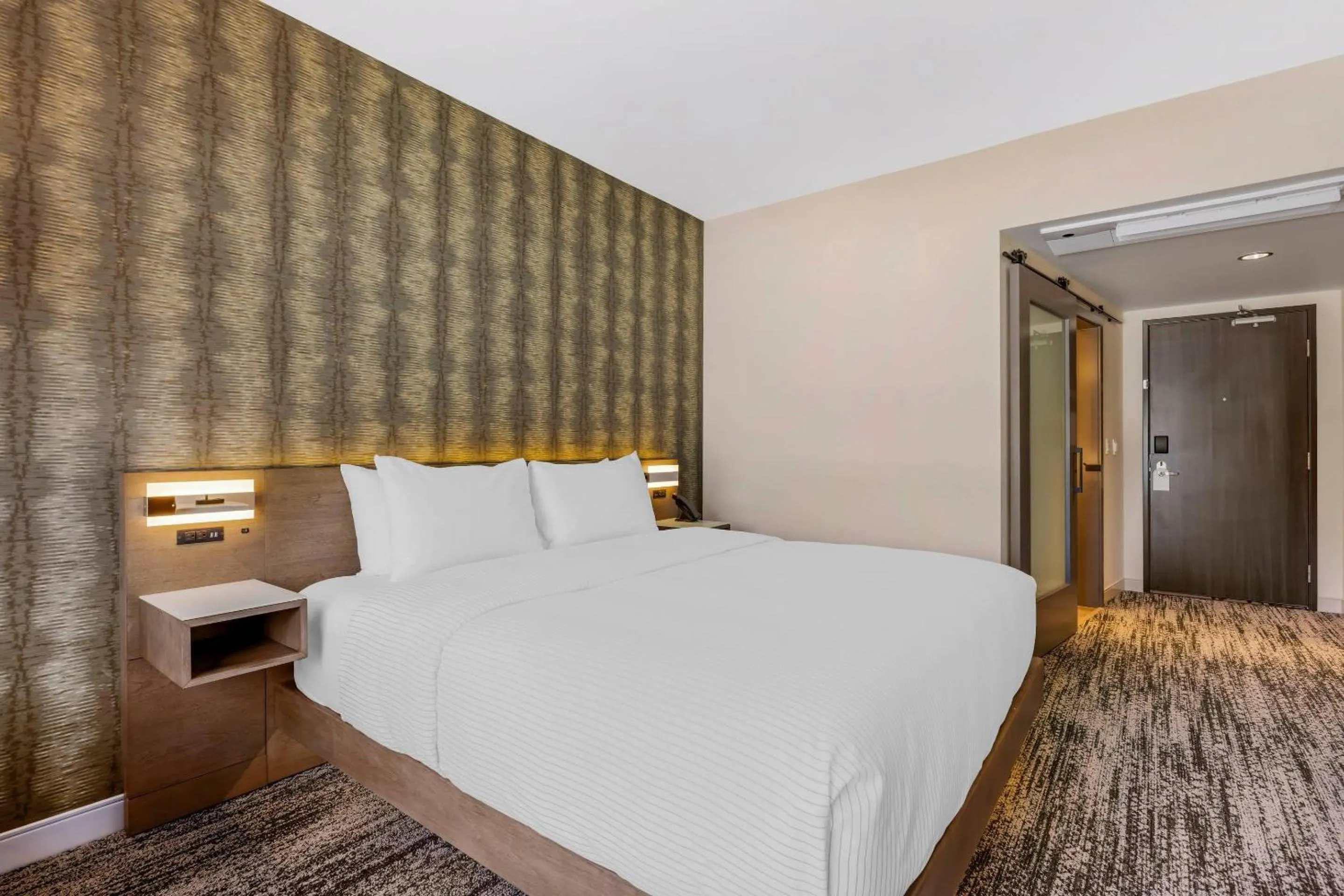 Bedroom, Bed in Cambria Hotel Portland - Pearl District