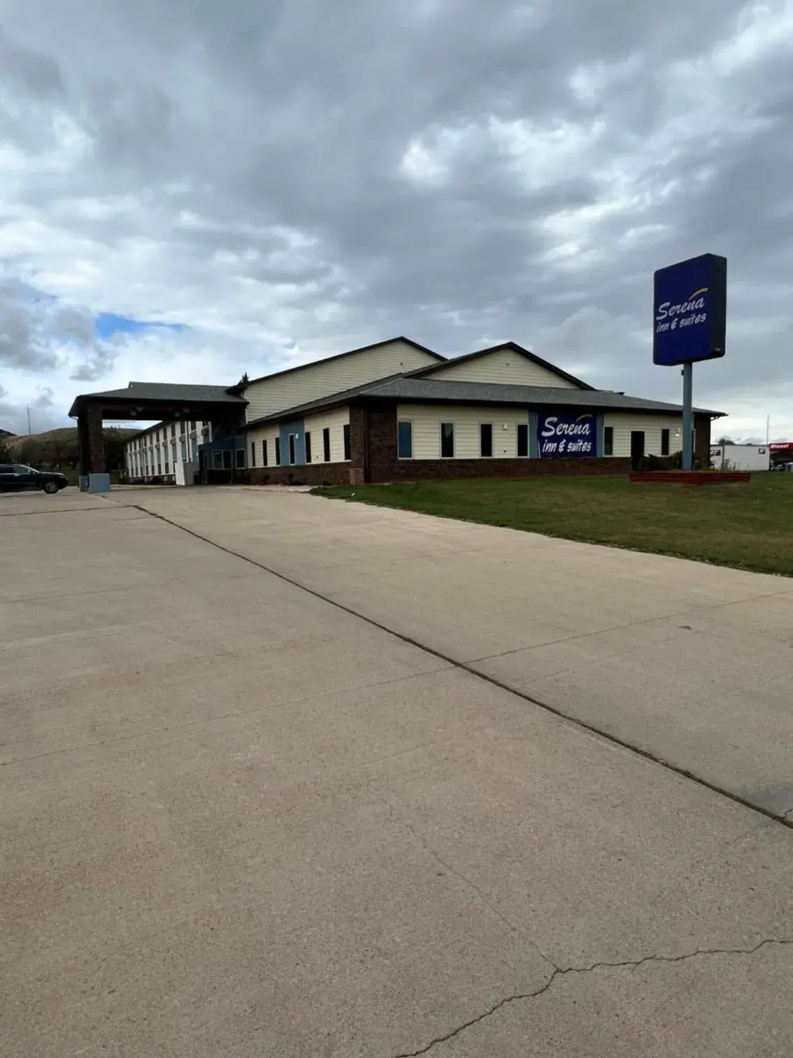 Serena Inn & Suites Serena Inn & Suites