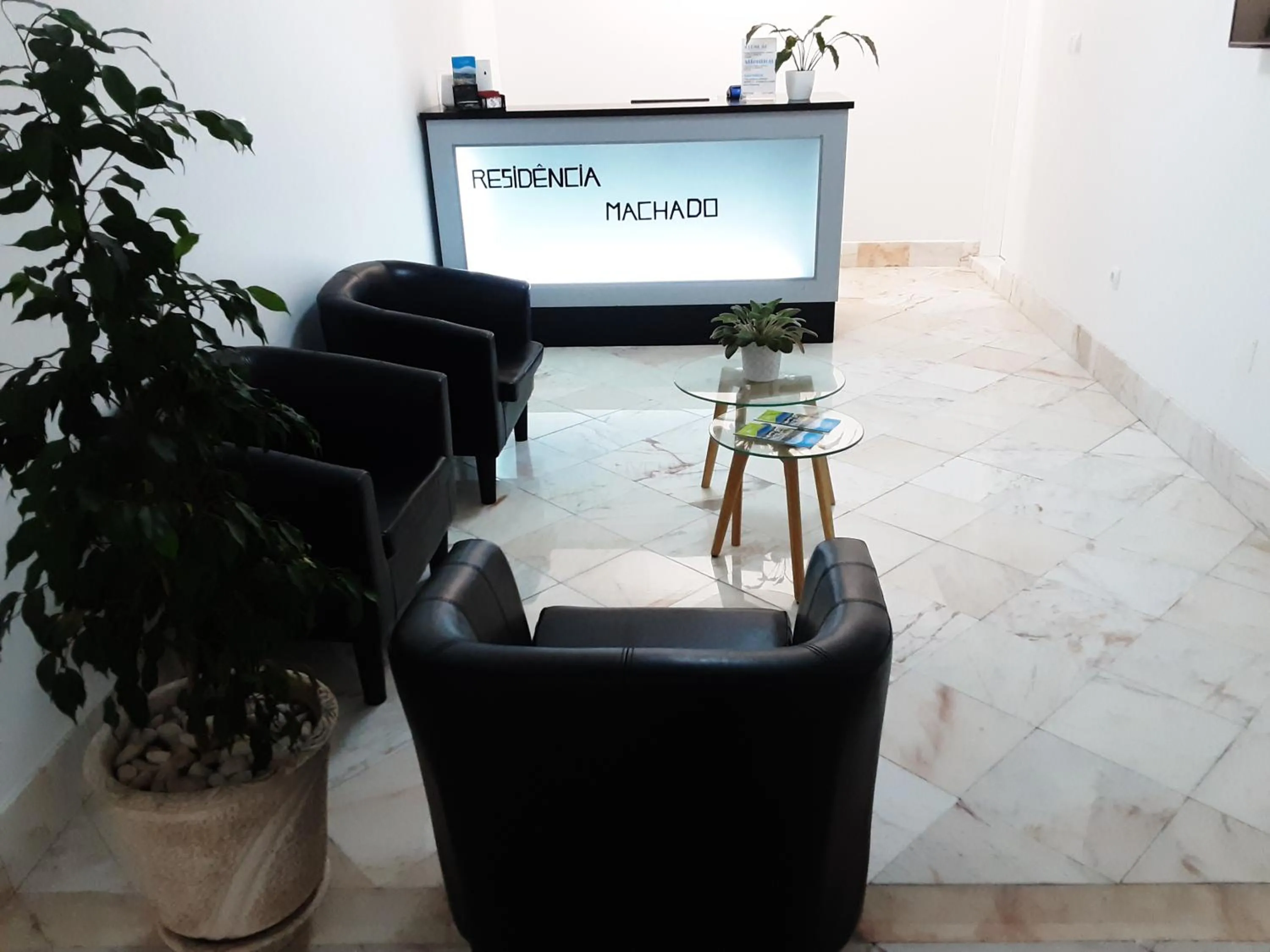 Seating area in Residência Machado