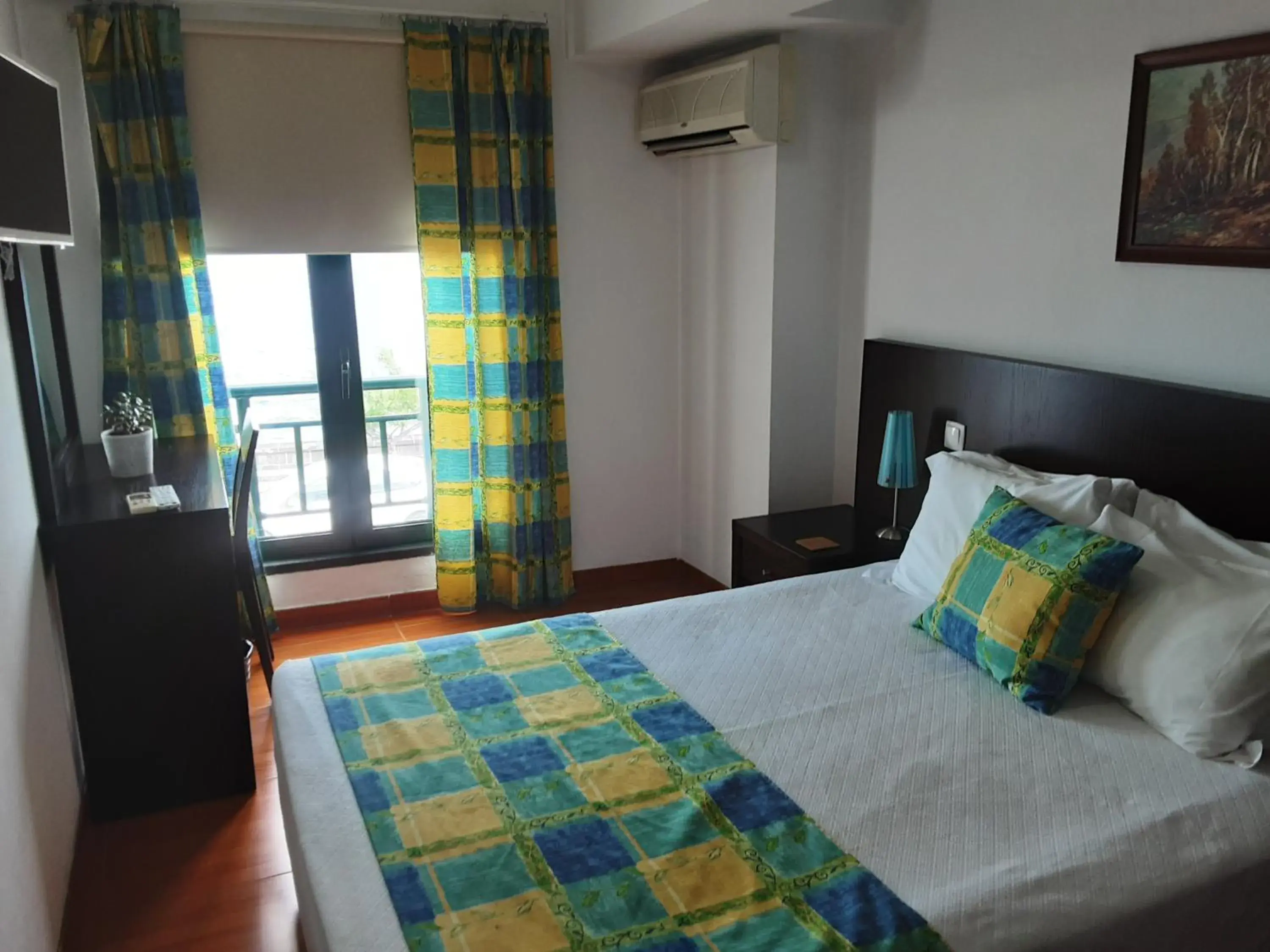 Double Room with Private External Bathroom in Residência Machado Double Room with Private External Bathroom in Residência Machado