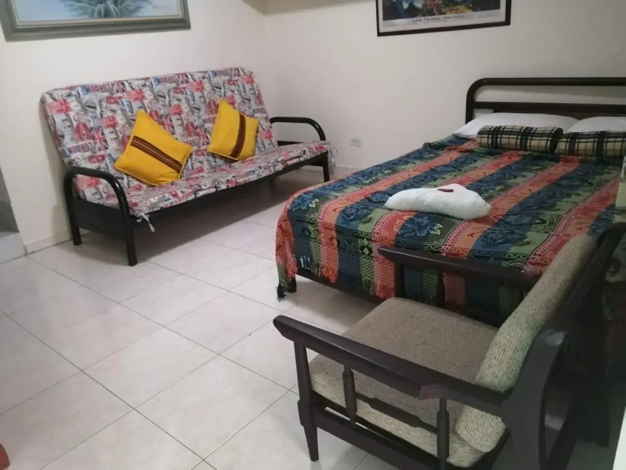 Triple Room with Private Bathroom in Cafe Inn Casa Hotel Triple Room with Private Bathroom in Cafe Inn Casa Hotel