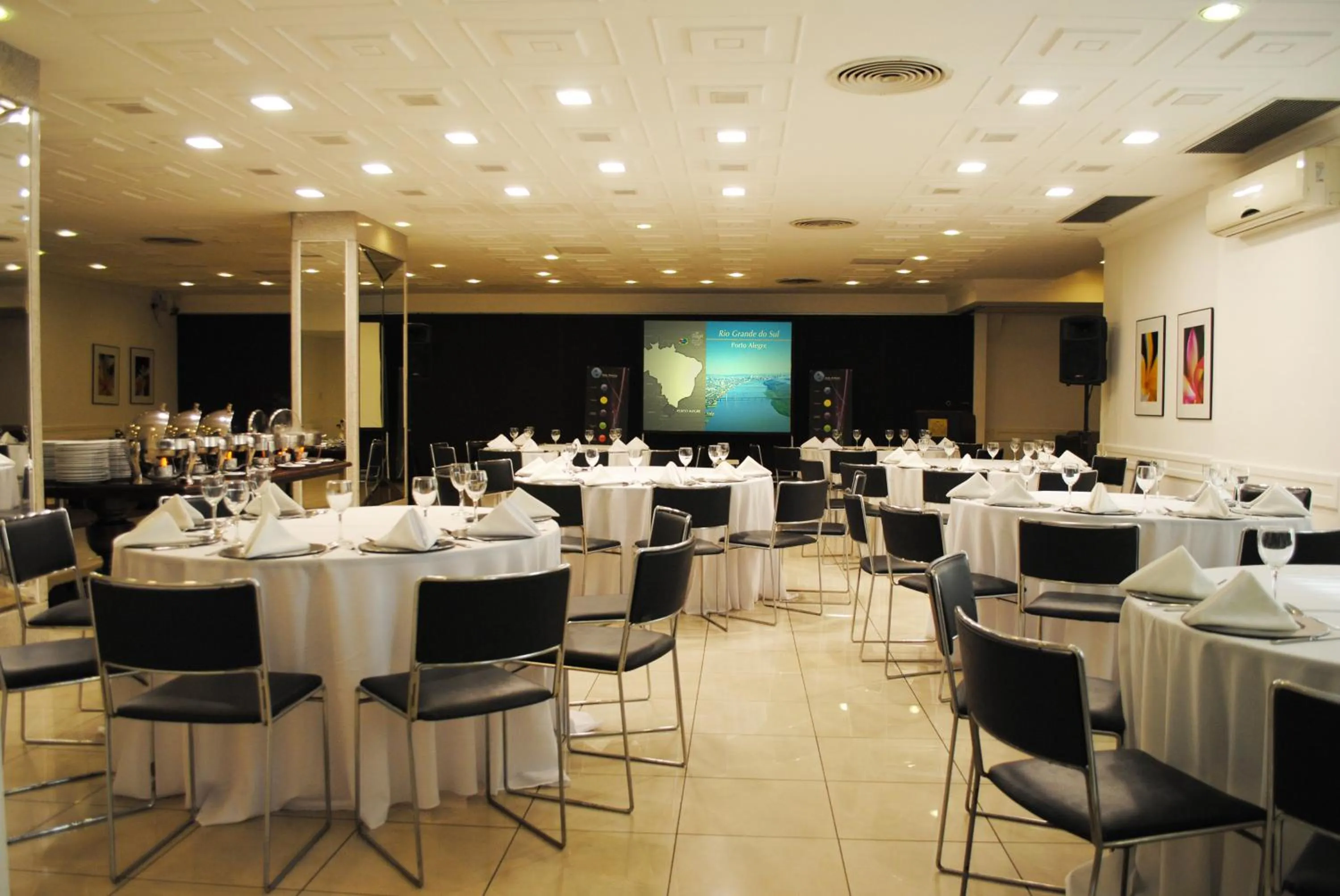 Business facilities in Plaza São Rafael Hotel