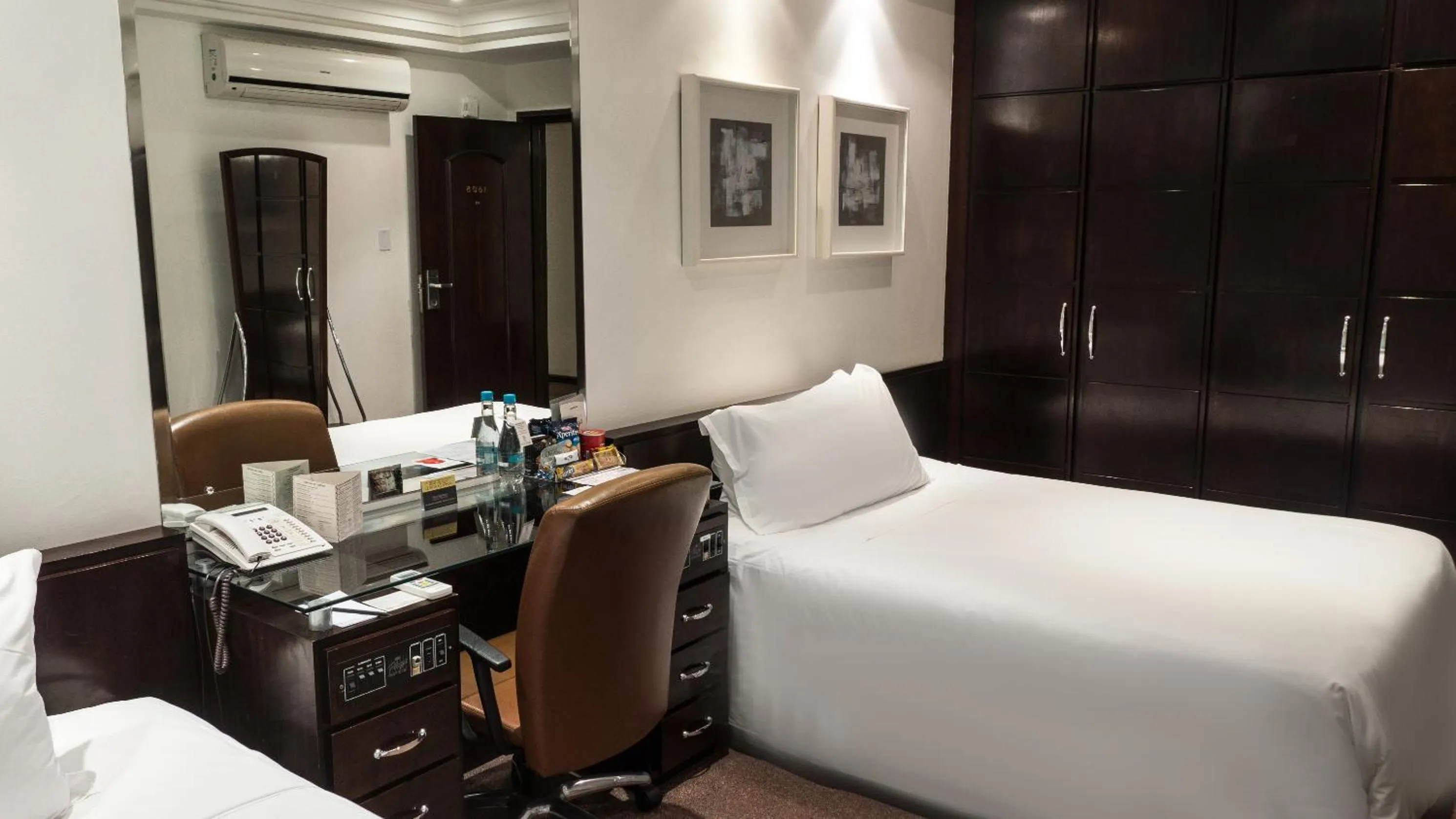 Photo of the whole room, Bed in Plaza São Rafael Hotel