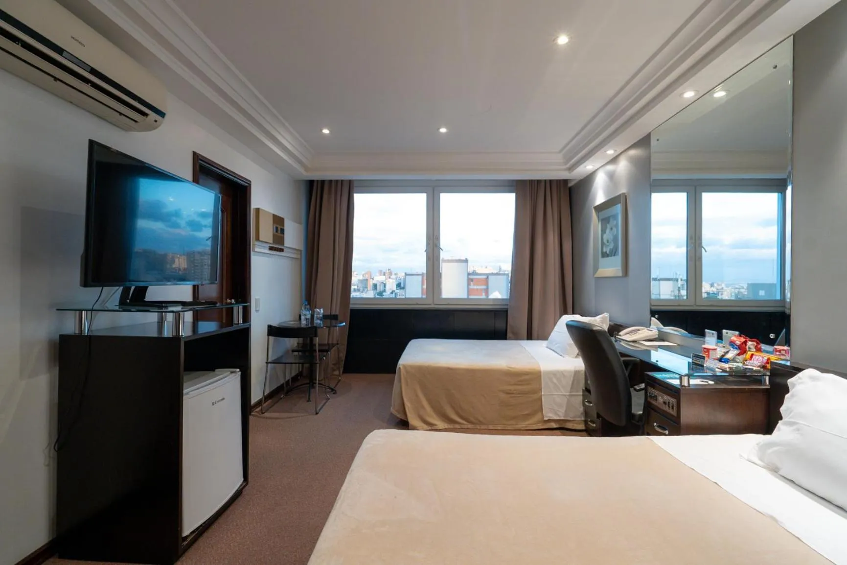 Bedroom, Bed in Plaza São Rafael Hotel