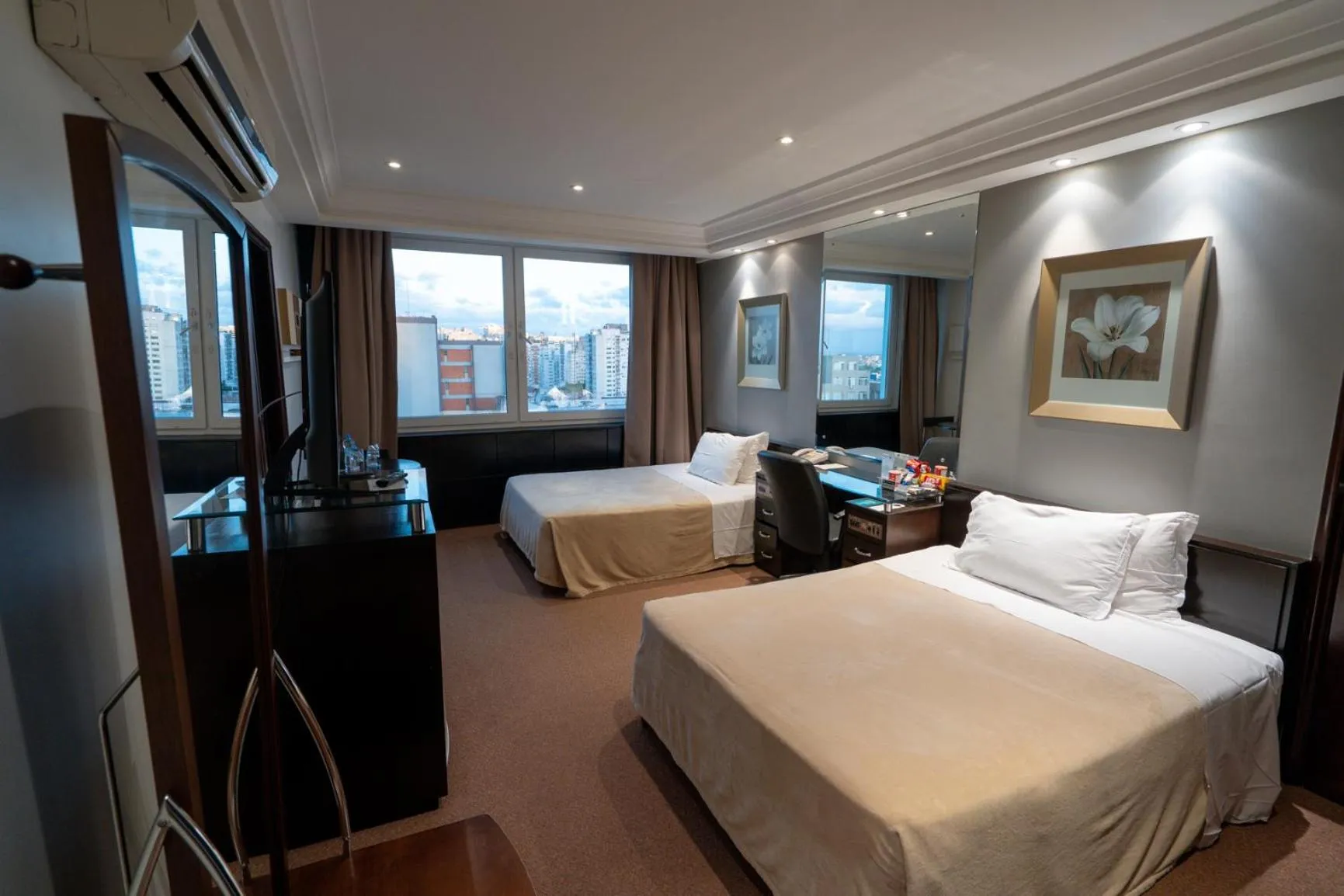 Bedroom, Bed in Plaza São Rafael Hotel