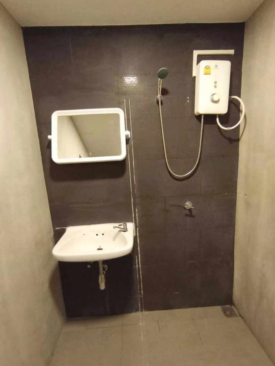 Shower in XX GO INN BTS Silom Saint Louis
