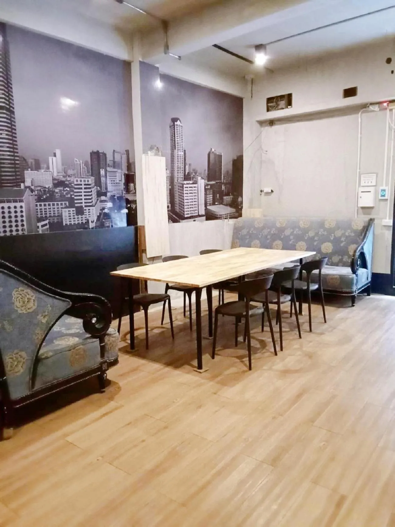 Communal lounge/ TV room in XX GO INN BTS Silom Saint Louis