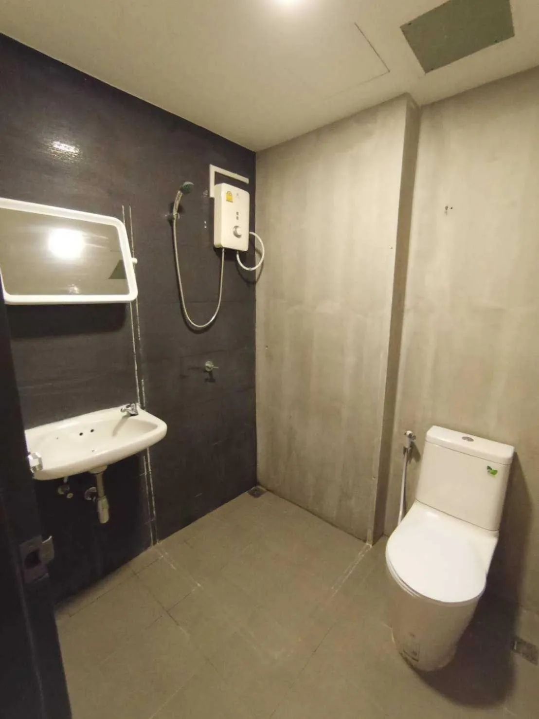 Shower in XX GO INN BTS Silom Saint Louis