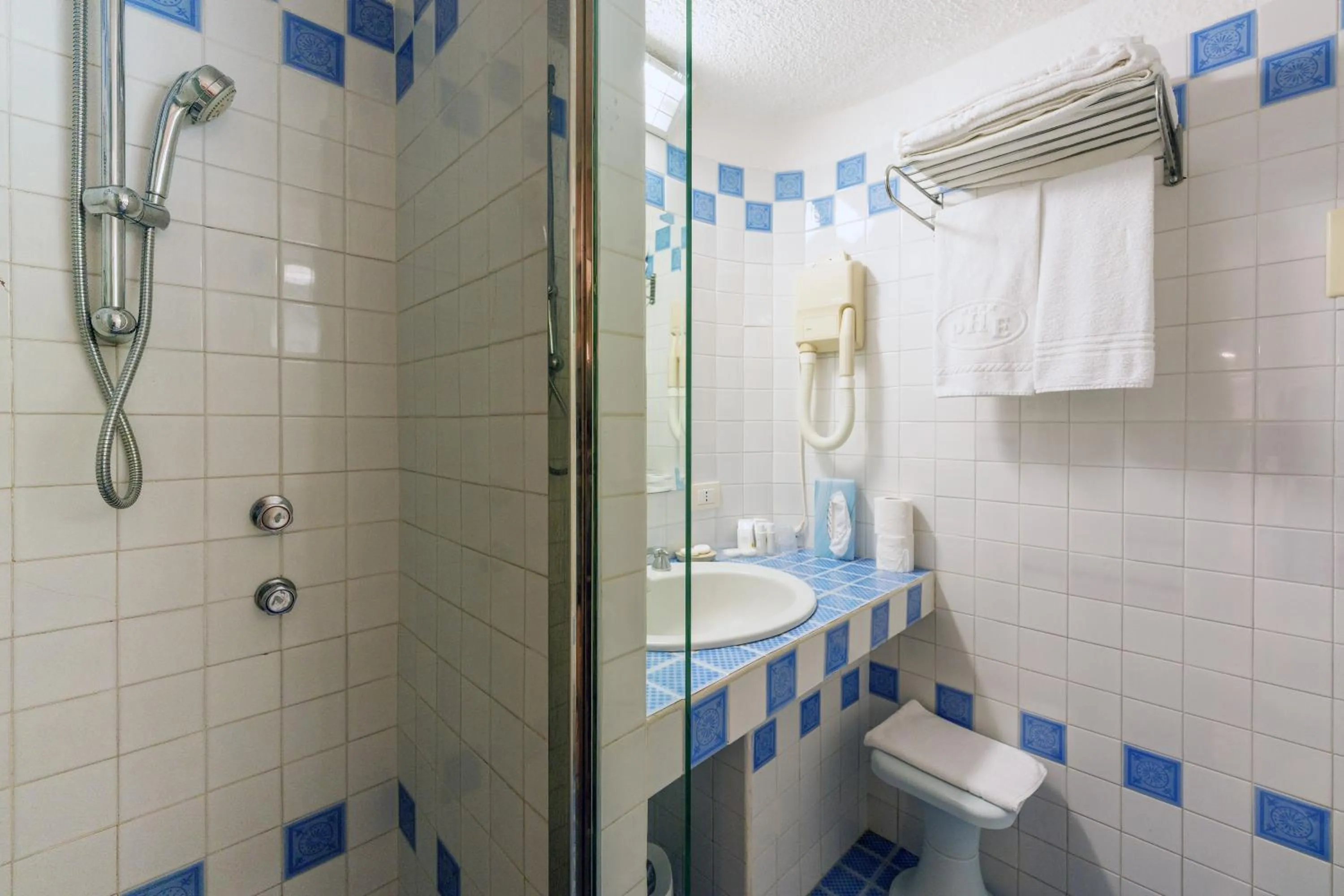 Toilet in Hotel Punta Est