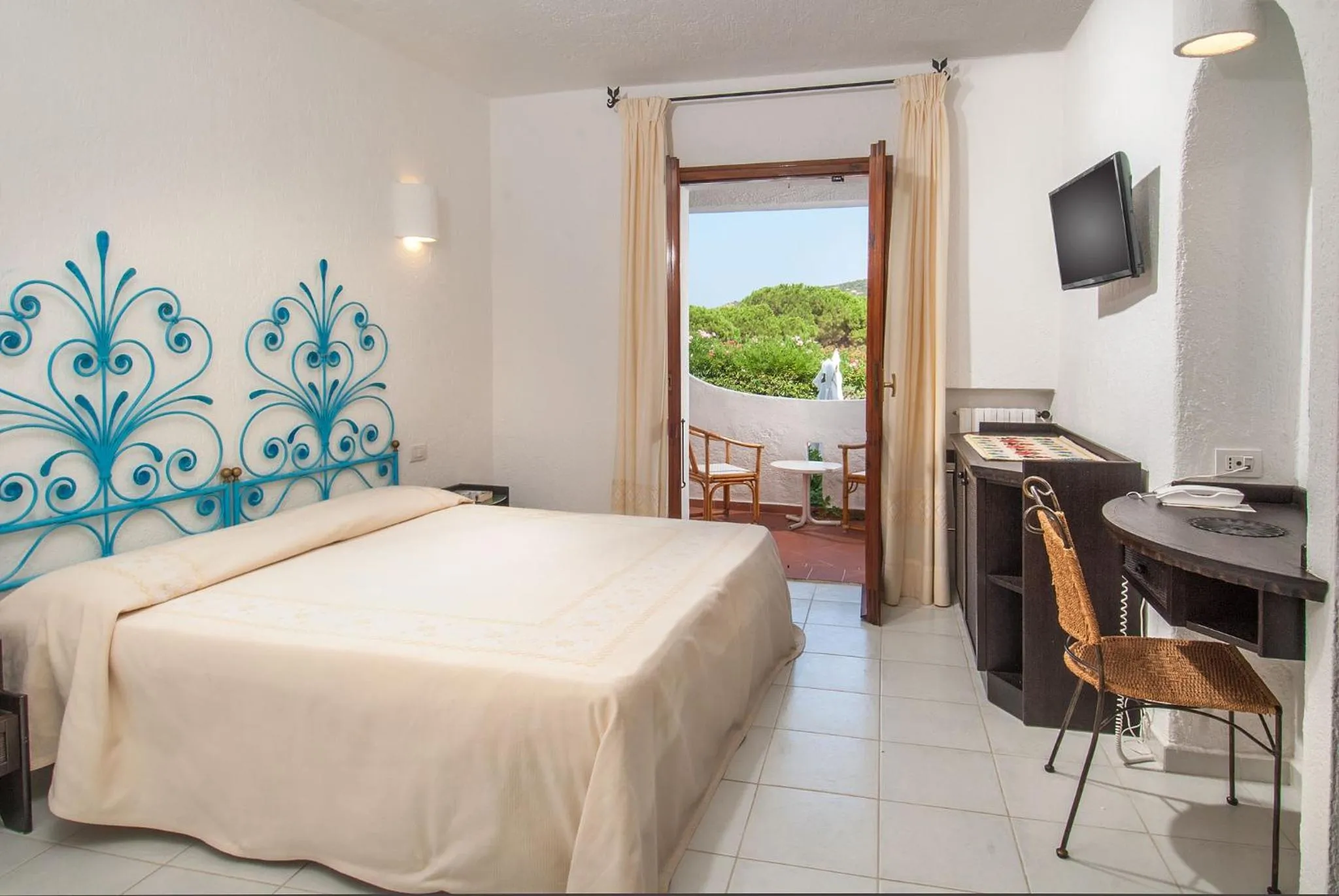 Photo of the whole room, Bed in Hotel Punta Est