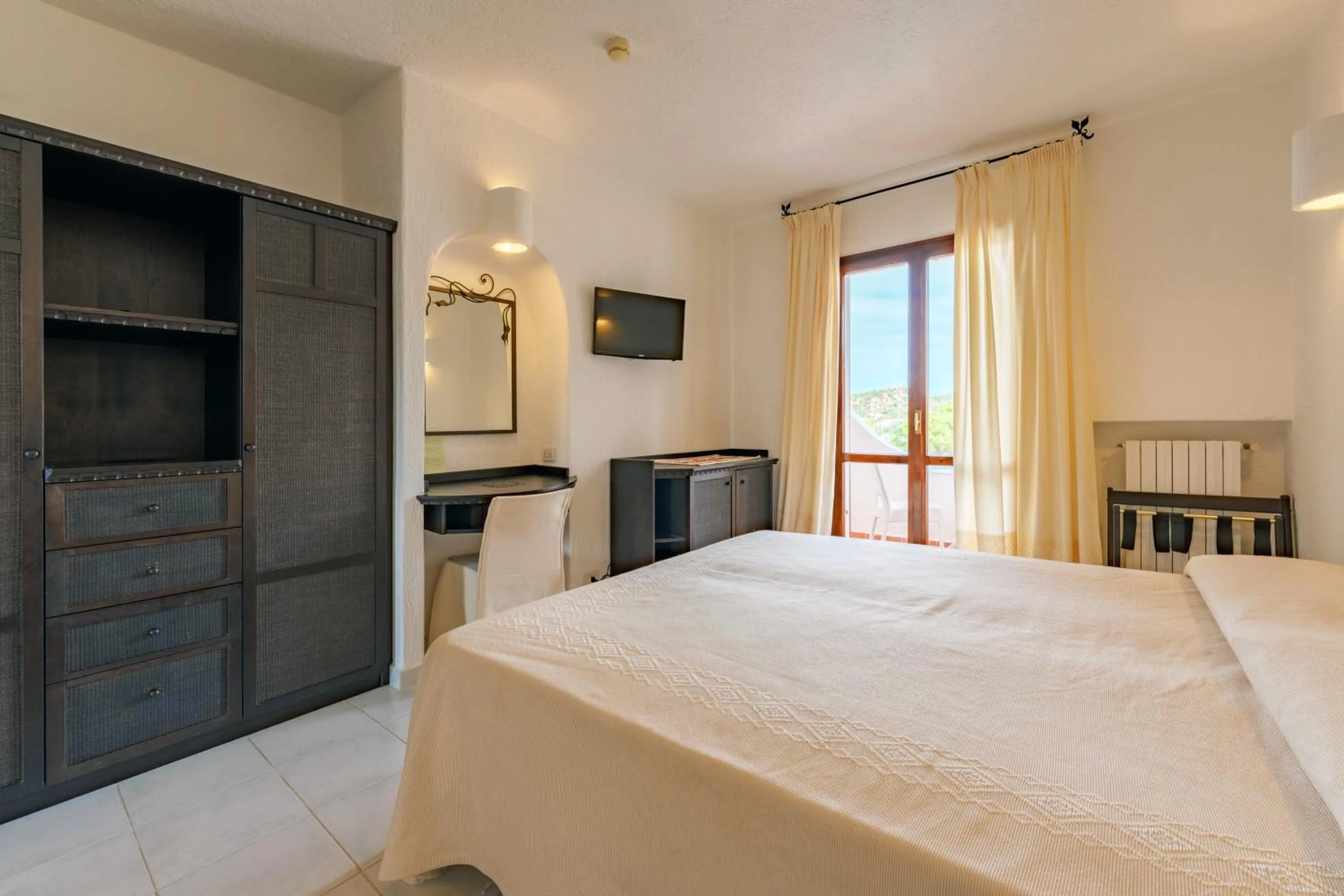 TV and multimedia, Bed in Hotel Punta Est