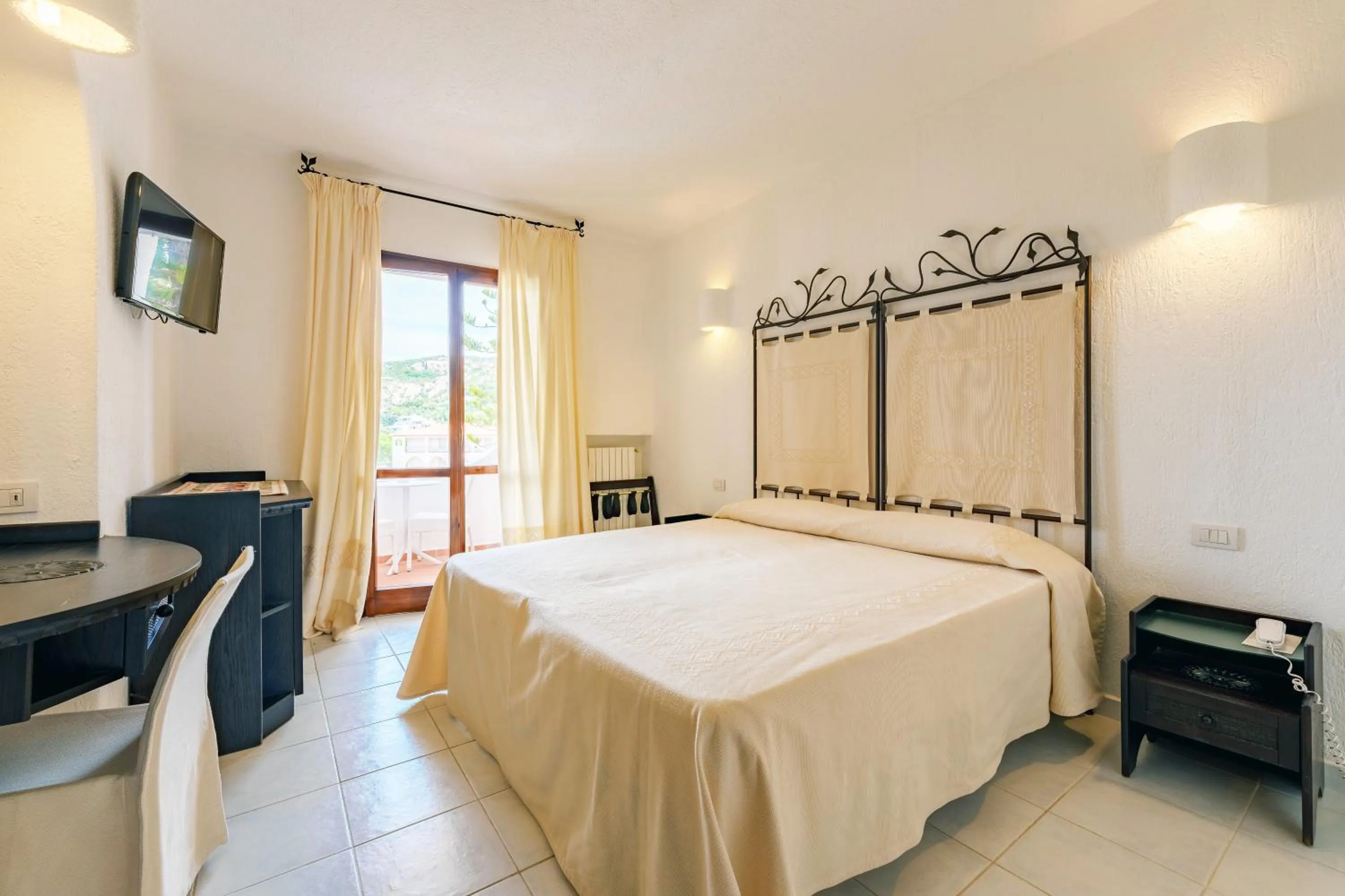 Bedroom, Bed in Hotel Punta Est