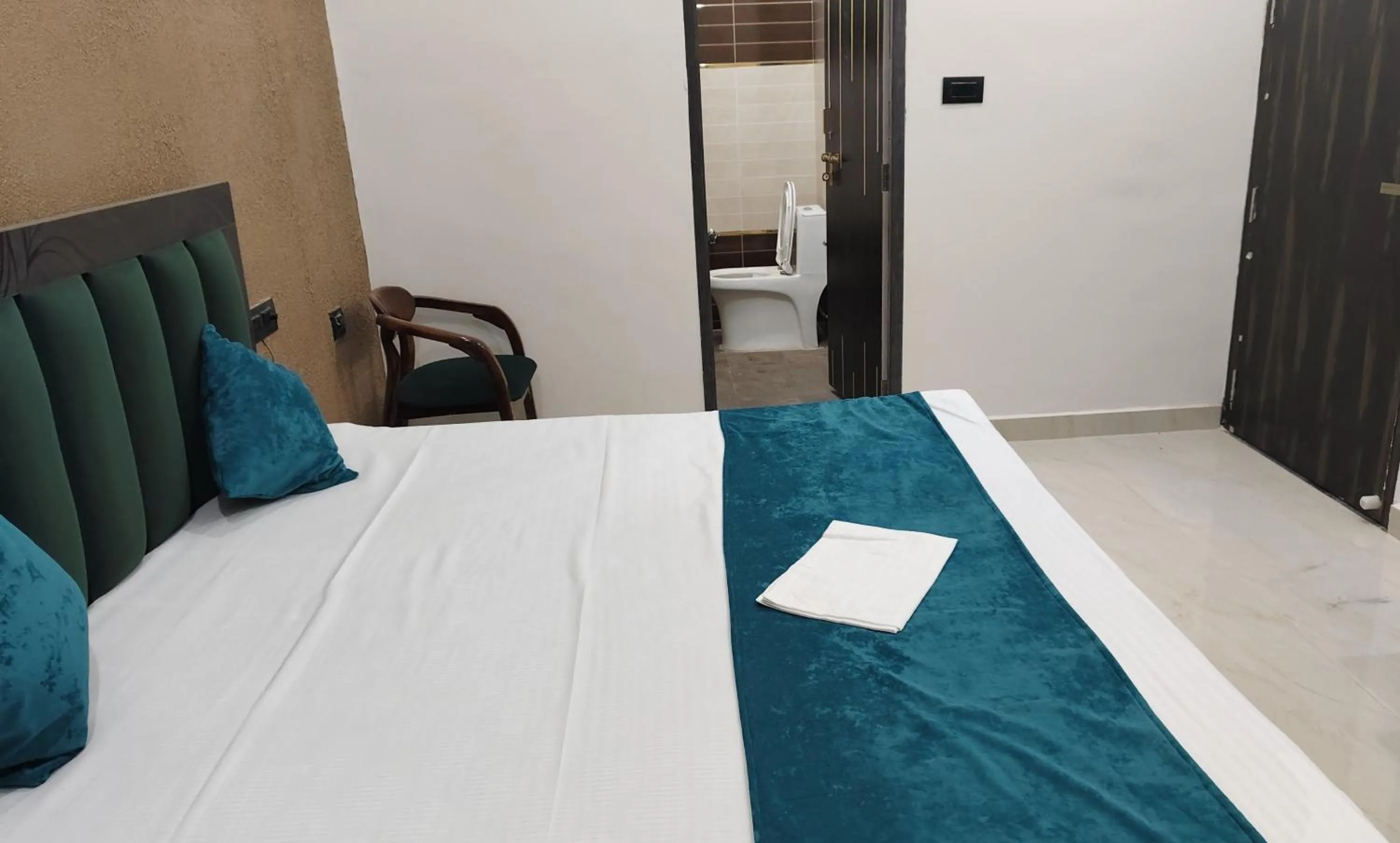 Photo of the whole room, Bed in Hotel Sumangala Stay and Restaurant
